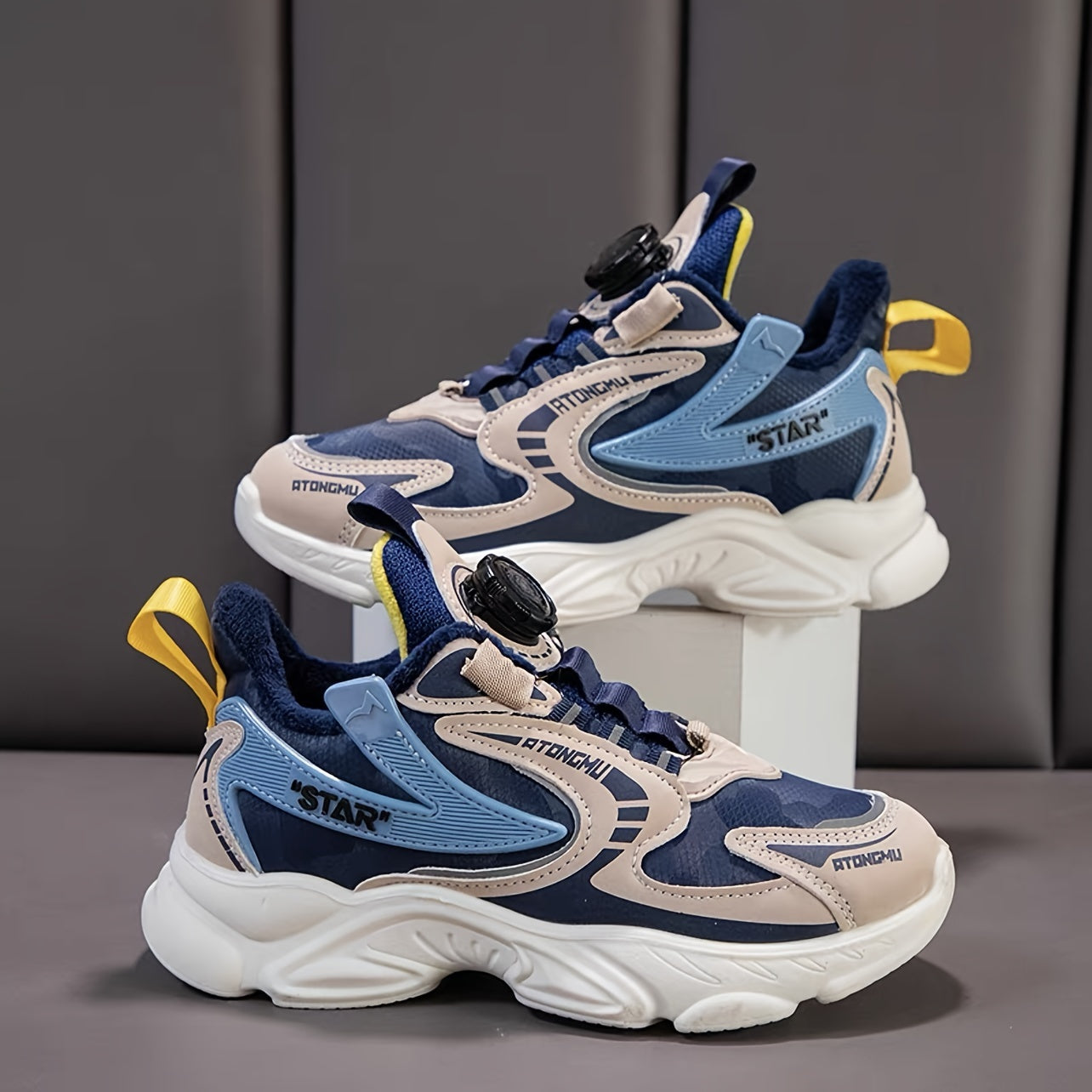 Boy's Chunky Shoes With Rotating Buckle Non Slip Sneakers For Kids