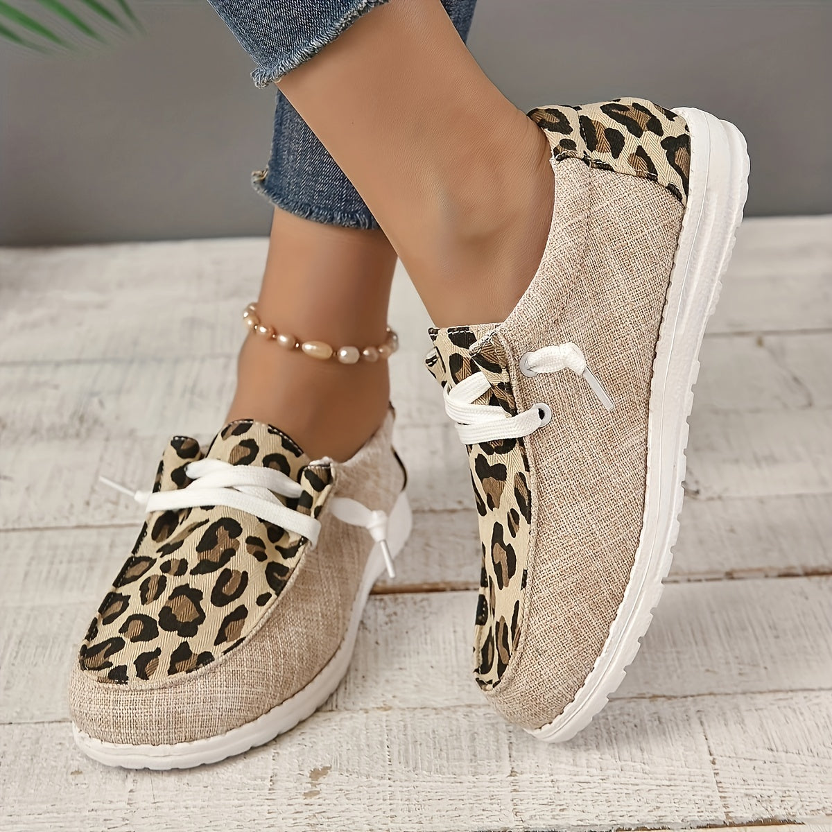 Leopard Print Low Top Walking Shoes Lightweight Non slip Casual Sport Shoes