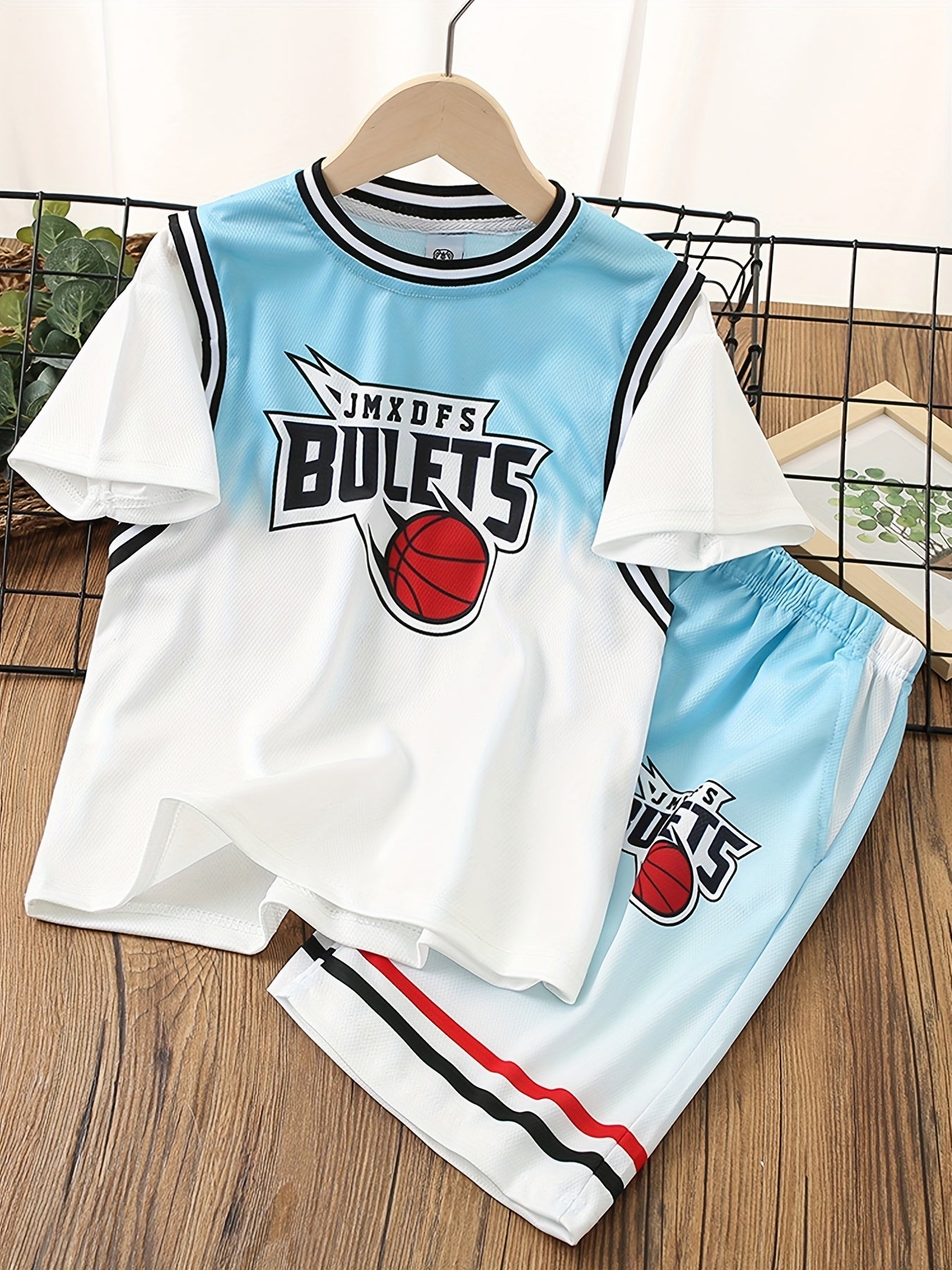 Boys Basketball & Letter Graphic T-Shirt & Shorts Jersey Set