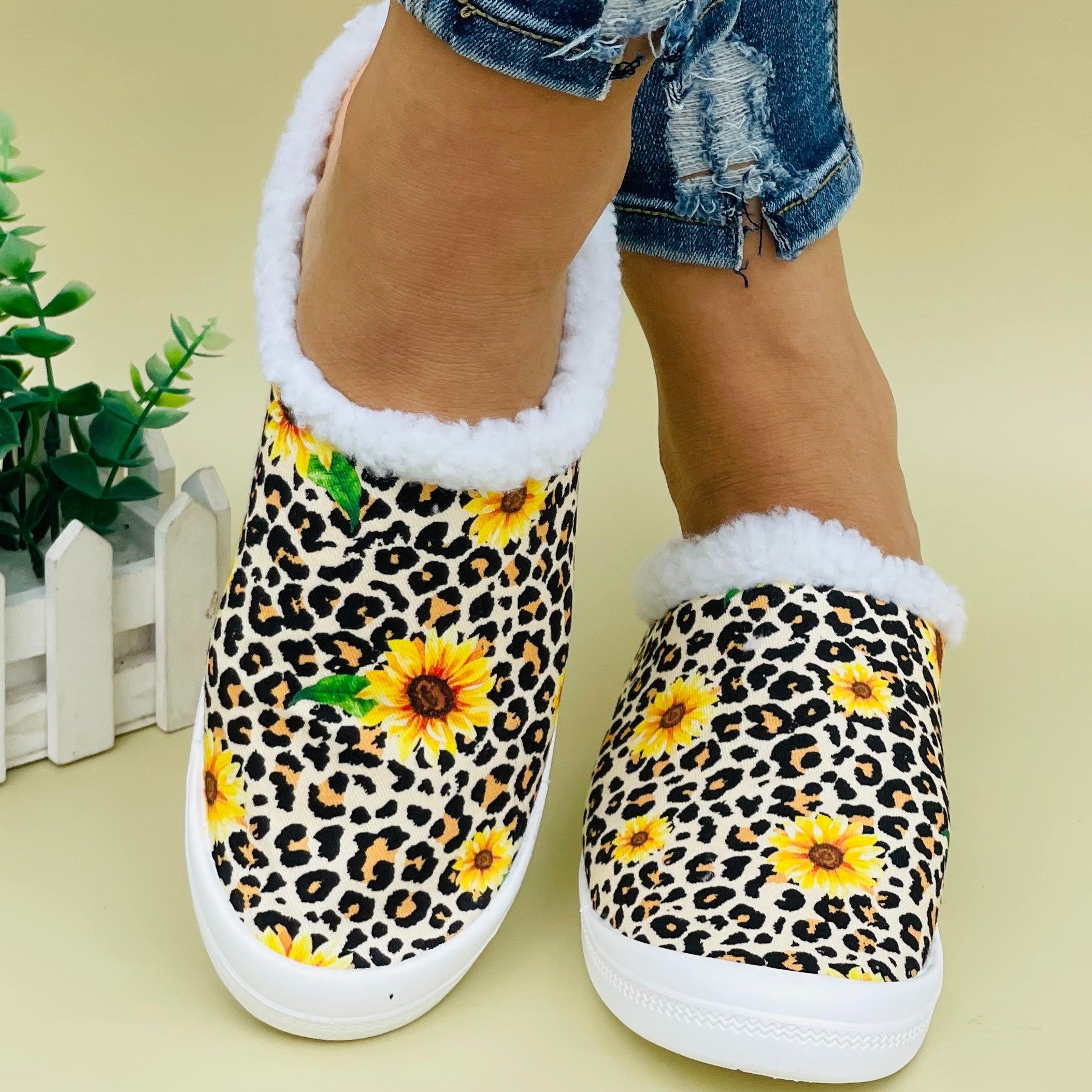 Women's Winter Sunflower Slip-On Sneakers Warm and Lightweight