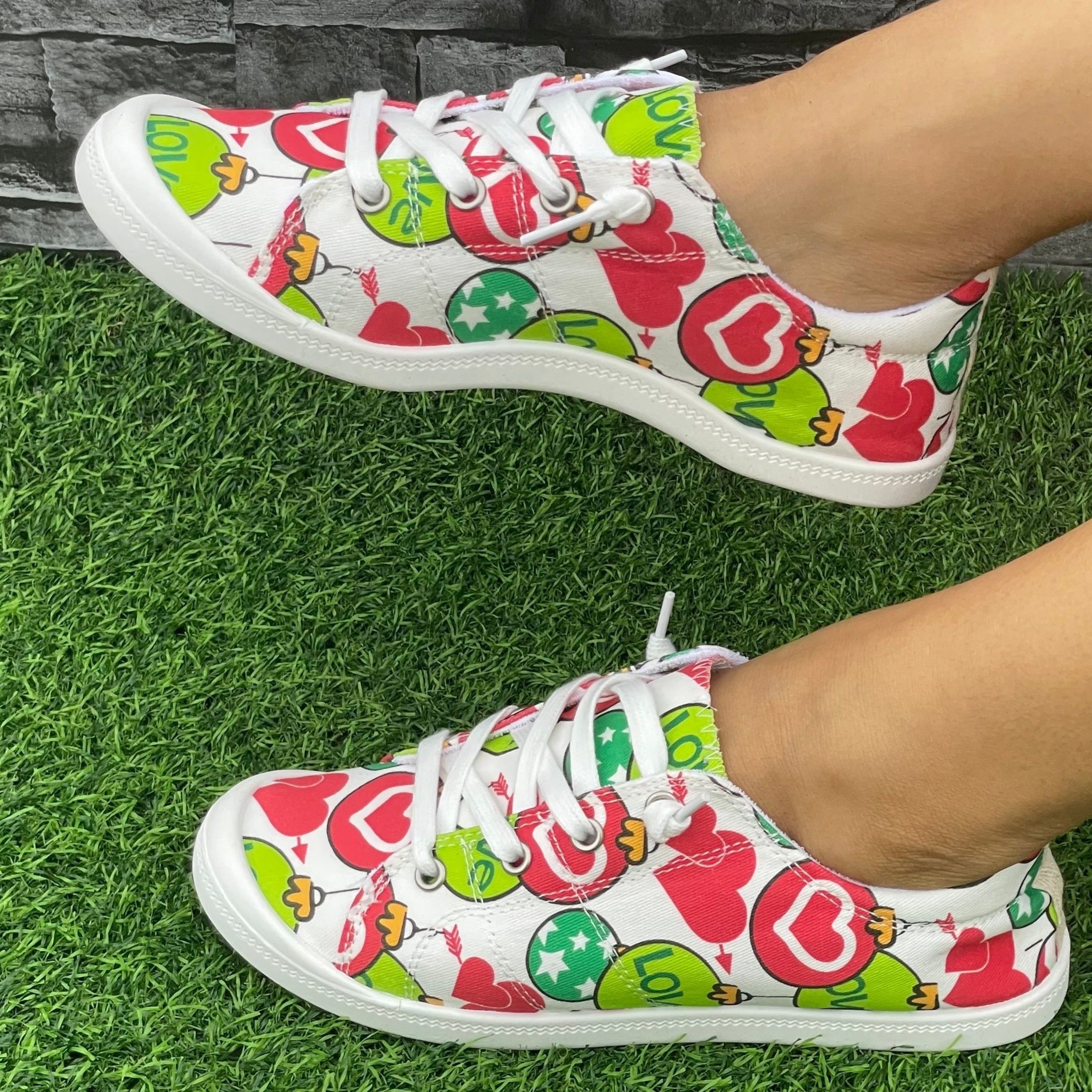 Women's Colorful Love Heart Pattern Skateboard Shoes