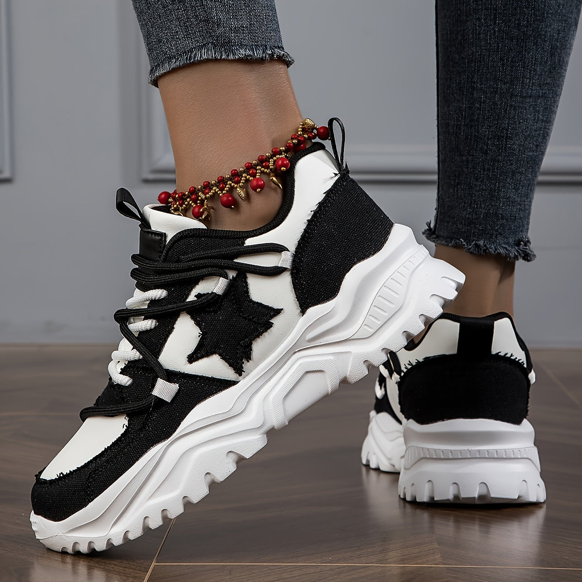 Women's Star Pattern Platform Sneakers Lace Up Outdoor Shoes