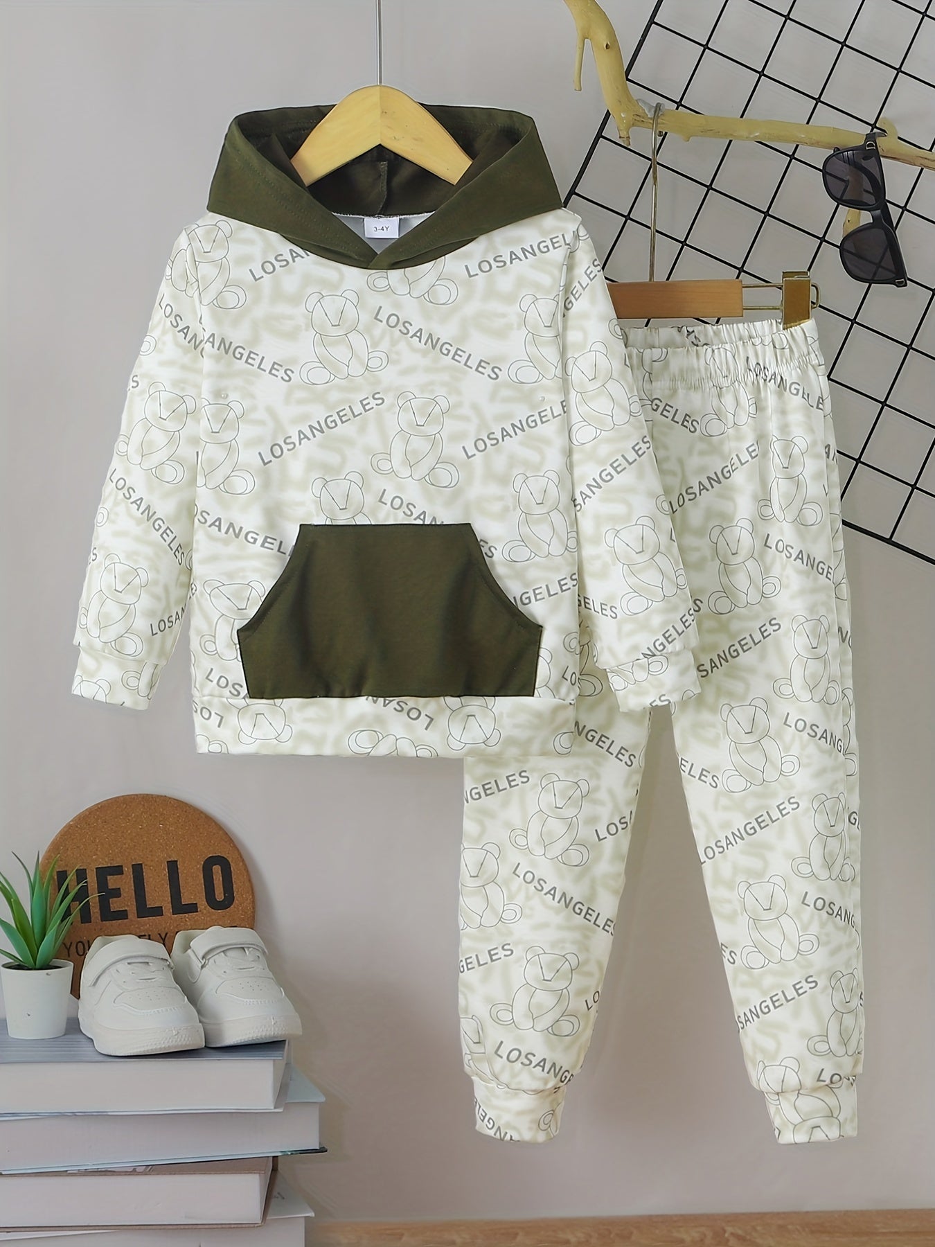 Bear Letter Allover Print Boy's 2pcs Hoodie & Sweatpants Set