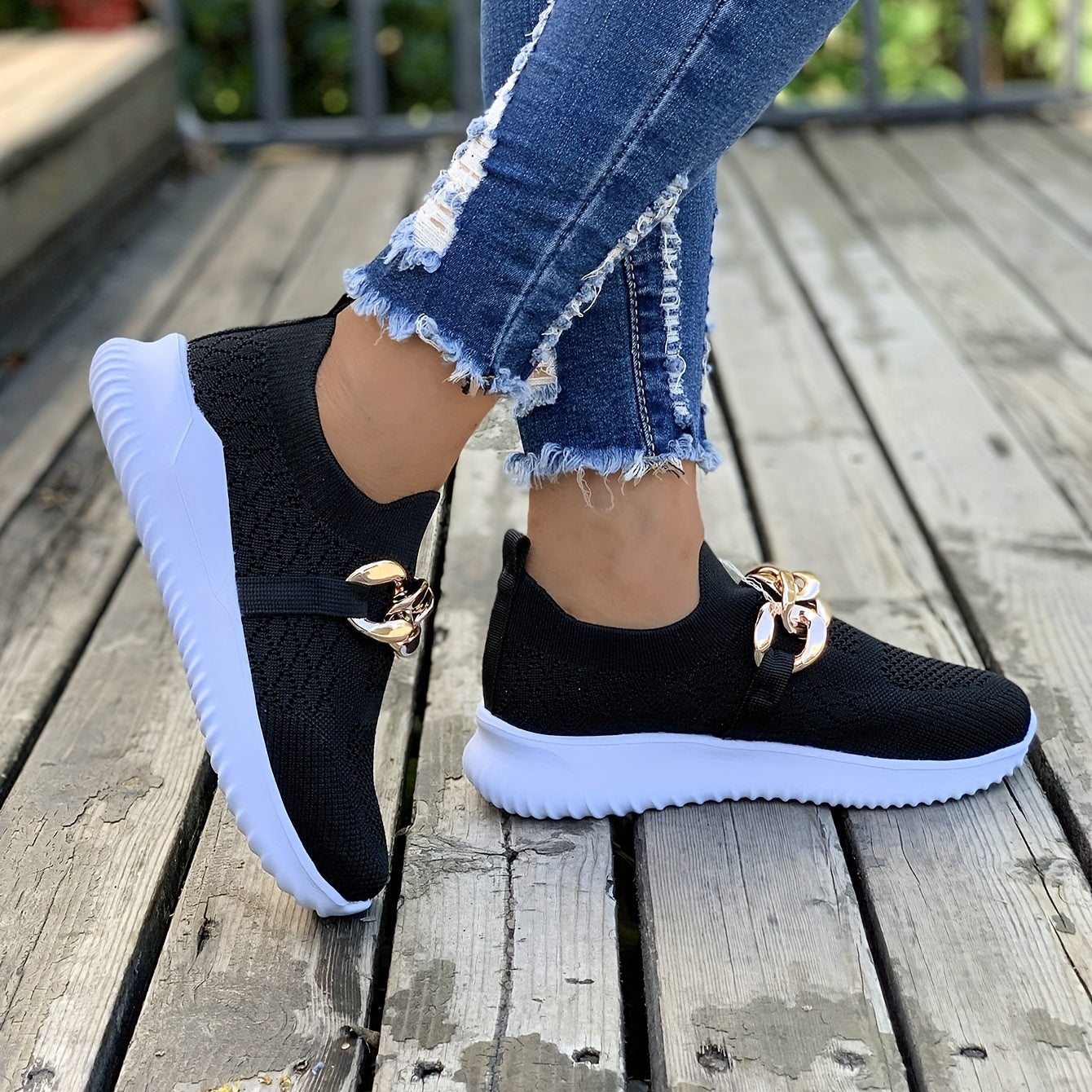 Women's Mesh Breathable Shoes with Metal Chain Lightweight Outdoor Walking Shoes
