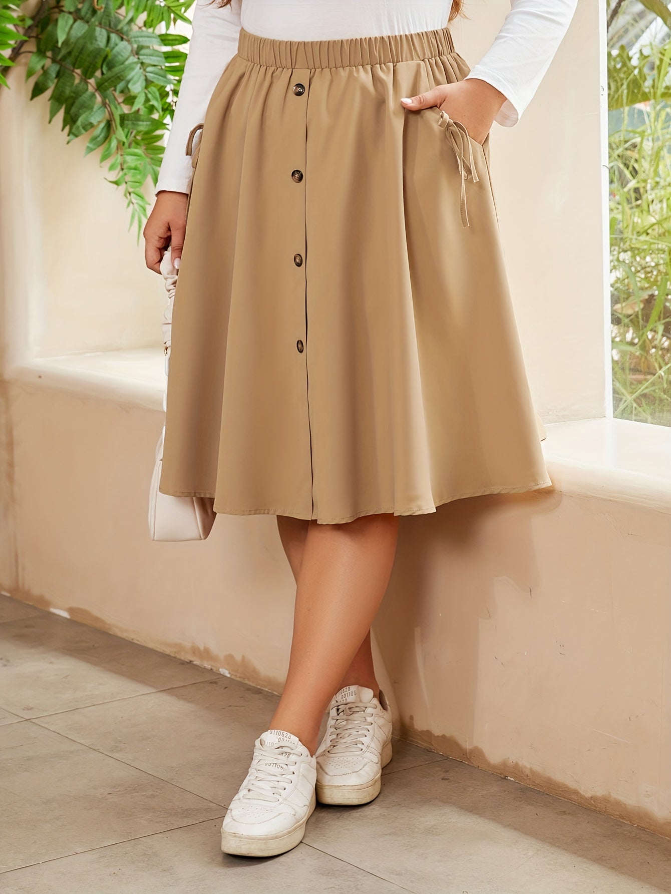 Solid High Rise Knee Length Skirt With Pockets