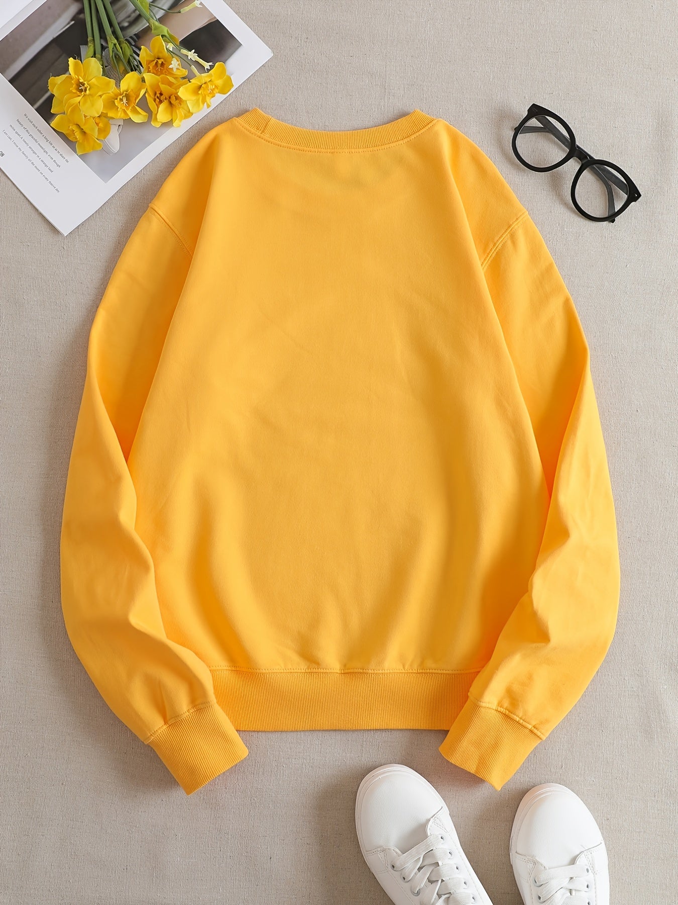 Bee Graphic Sweatshirt Crew Neck Pullover Casual Tops For Fall & Winter