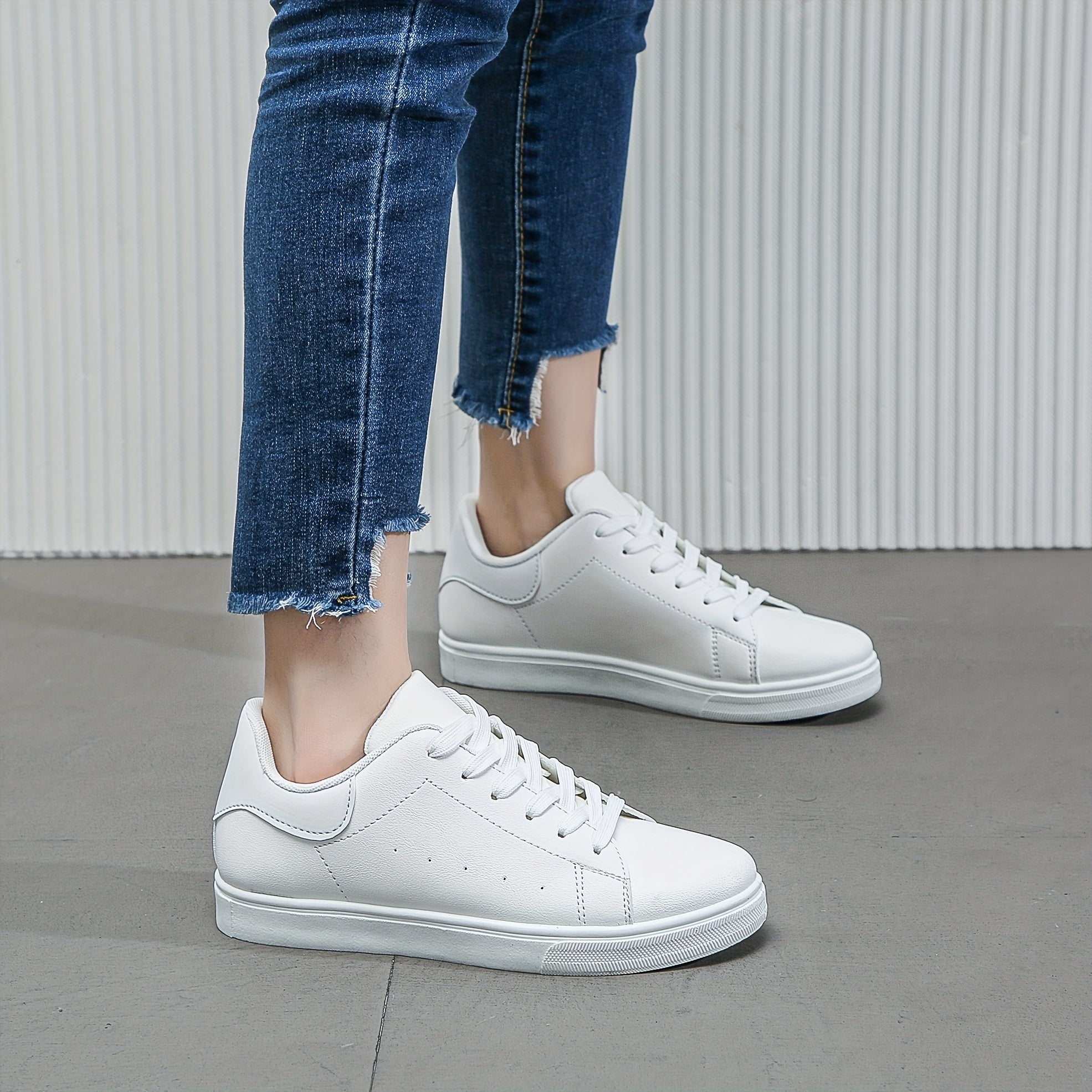 Women's Flat Lace-Up Walking Shoes Casual Faux Leather Sneakers