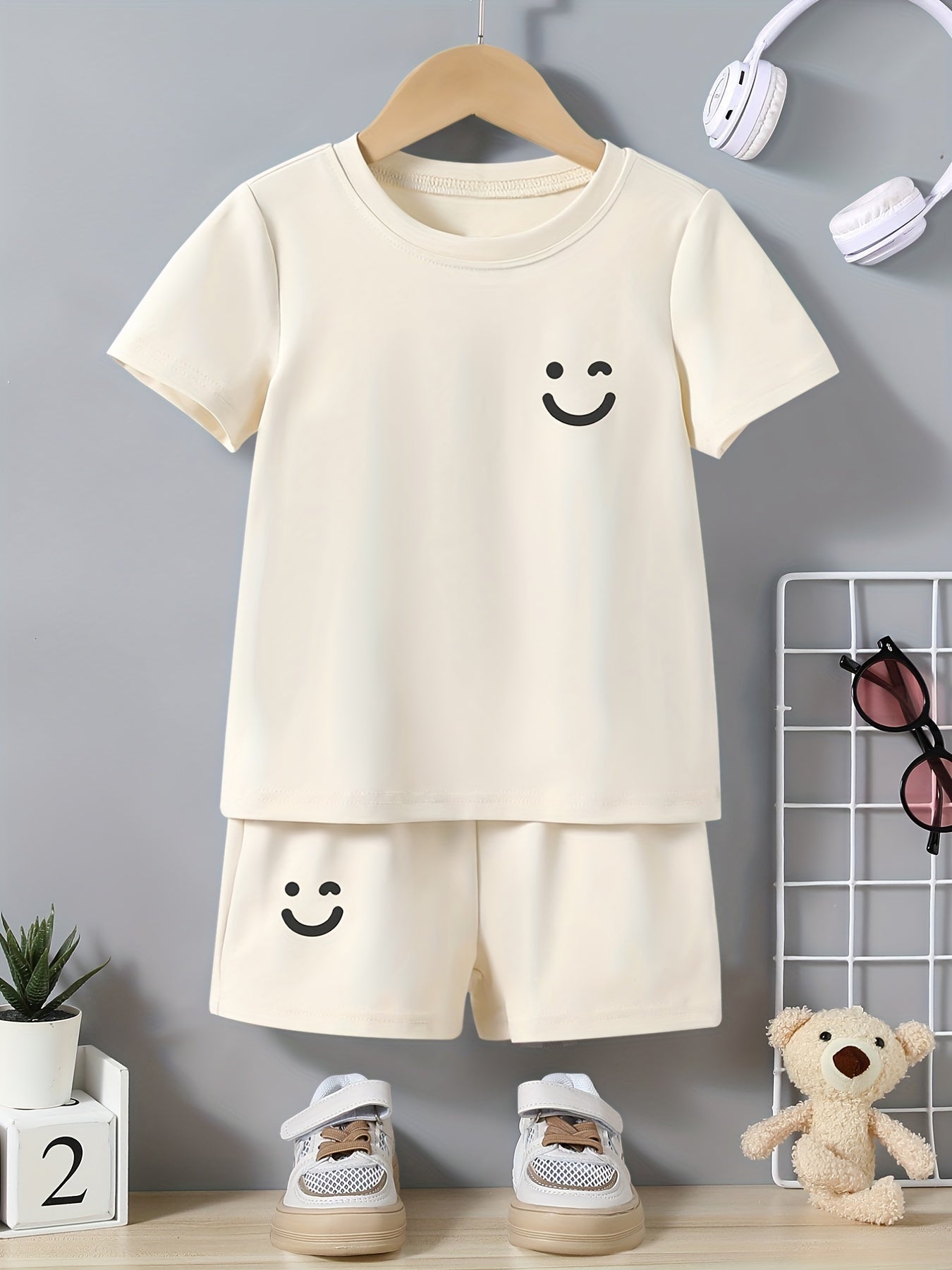 2pcs Boys Funny Face T-shirt & Shorts Set for Summer