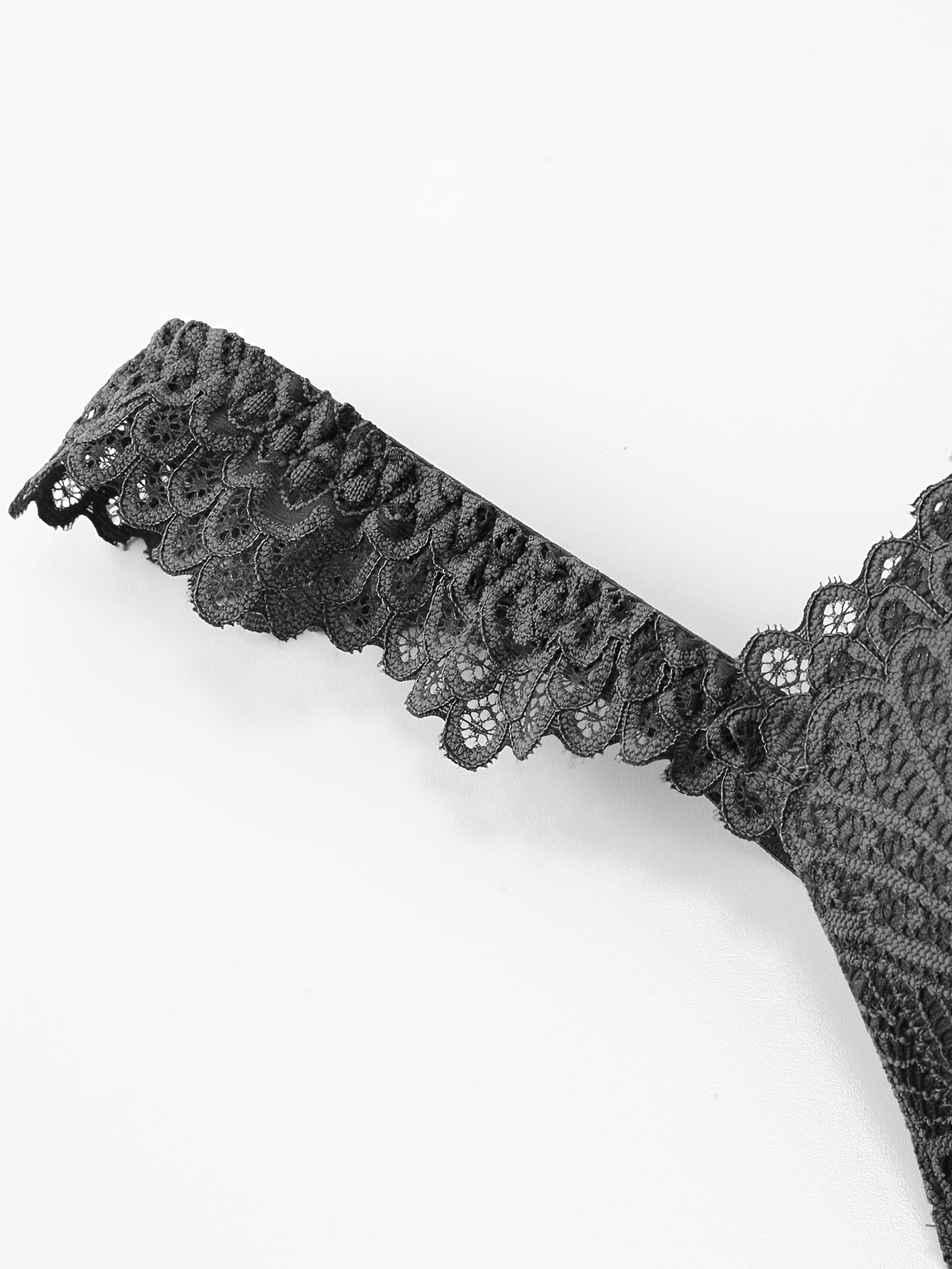 Floral Lace Scalloped Trim Molded Cup High Stretch Bralette