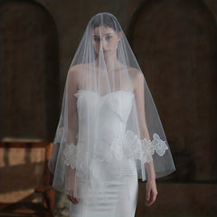 Bridal Wedding Head Veil Flower Lace Pattern Veil with Comb