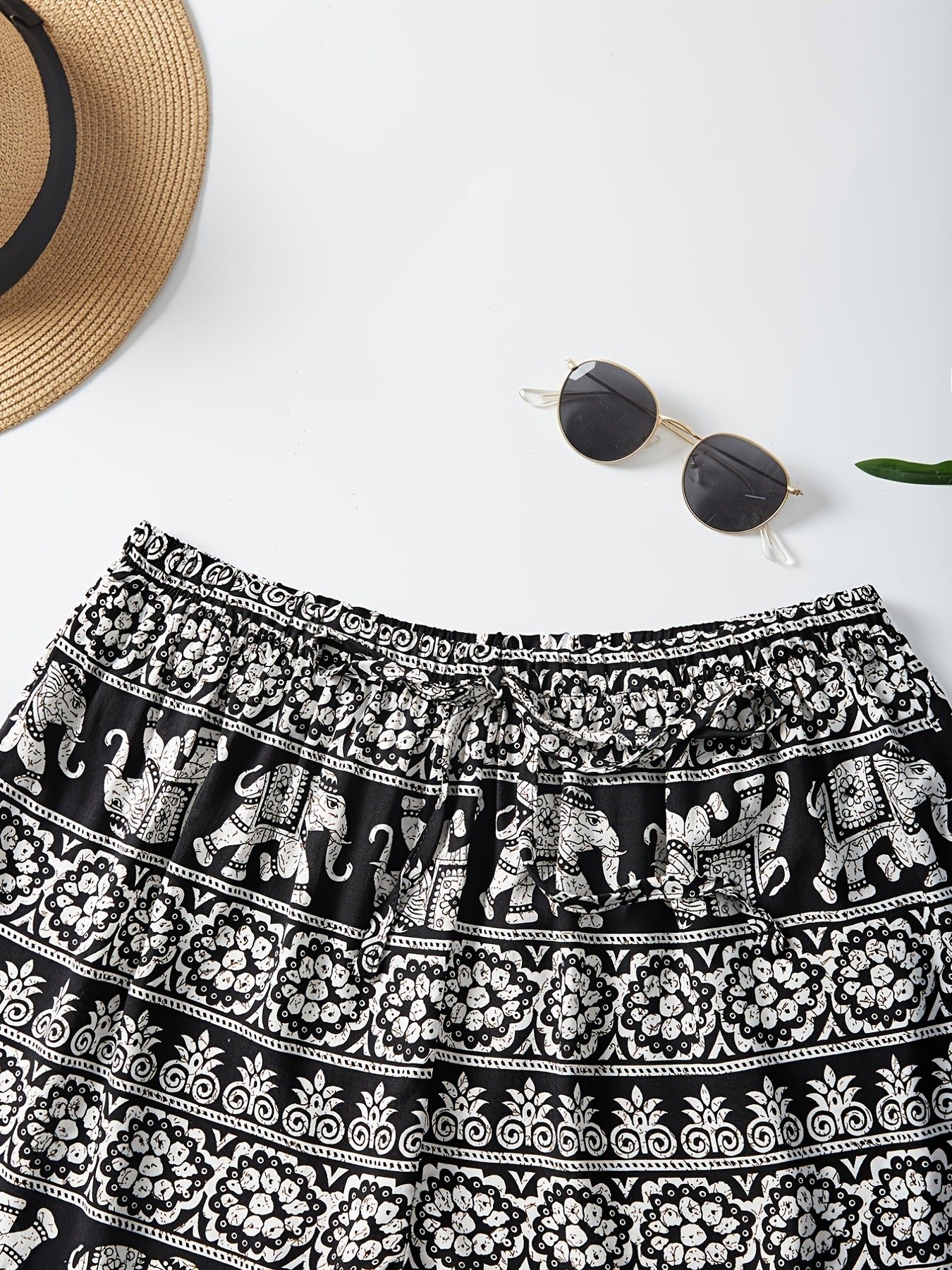 Geometric Print Elastic Stretch Shorts