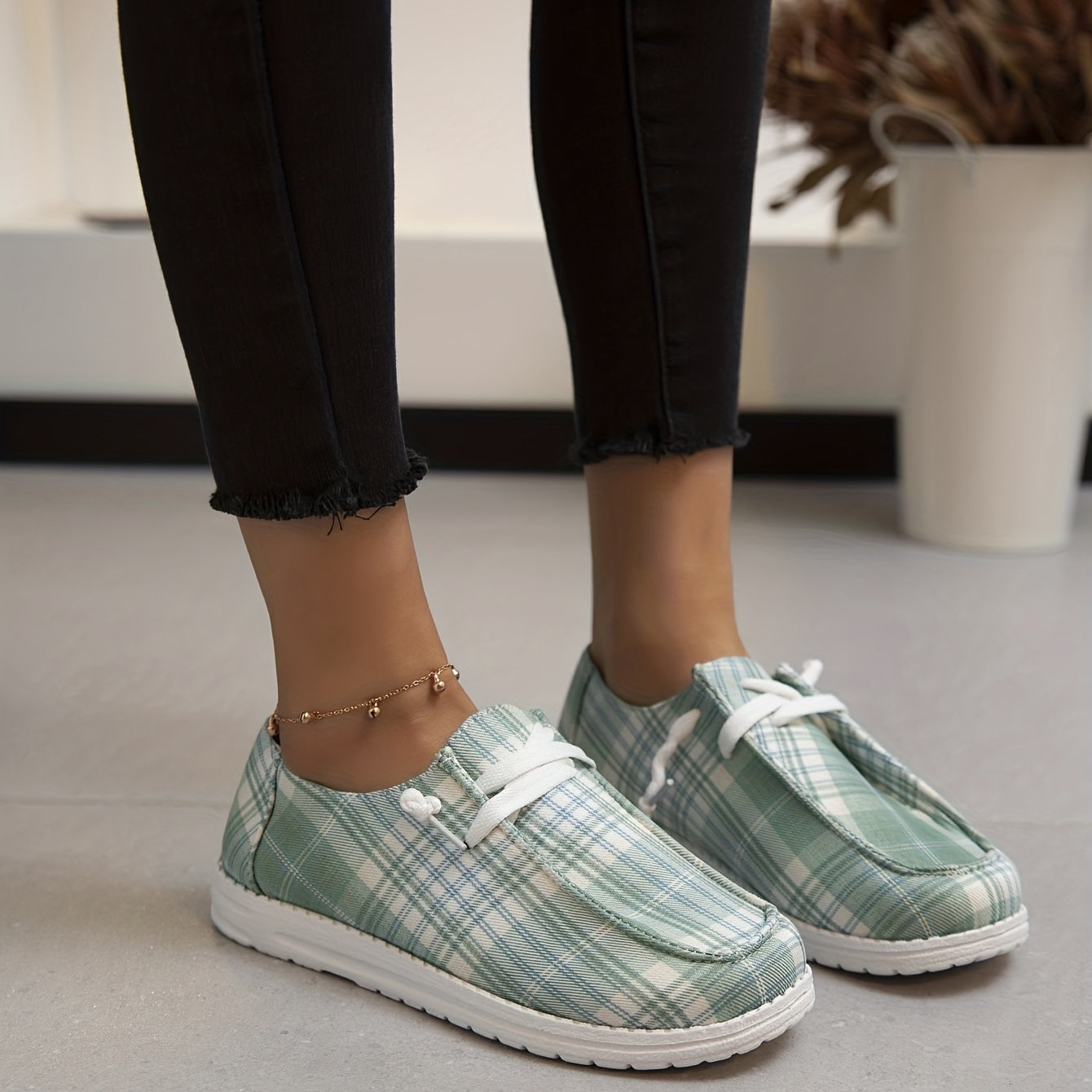 Light Green Plaid Pattern Canvas Shoes Lightweight Lace Up Outdoor Sneakers