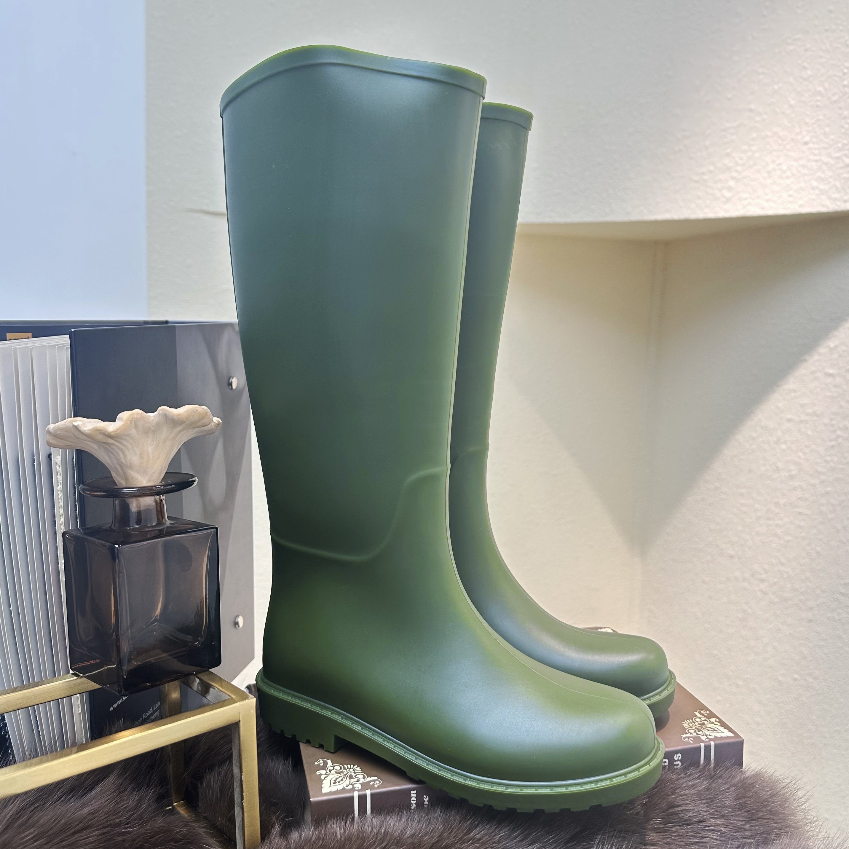 Women's High Top Rain Boots Waterproof and Wear Resistant