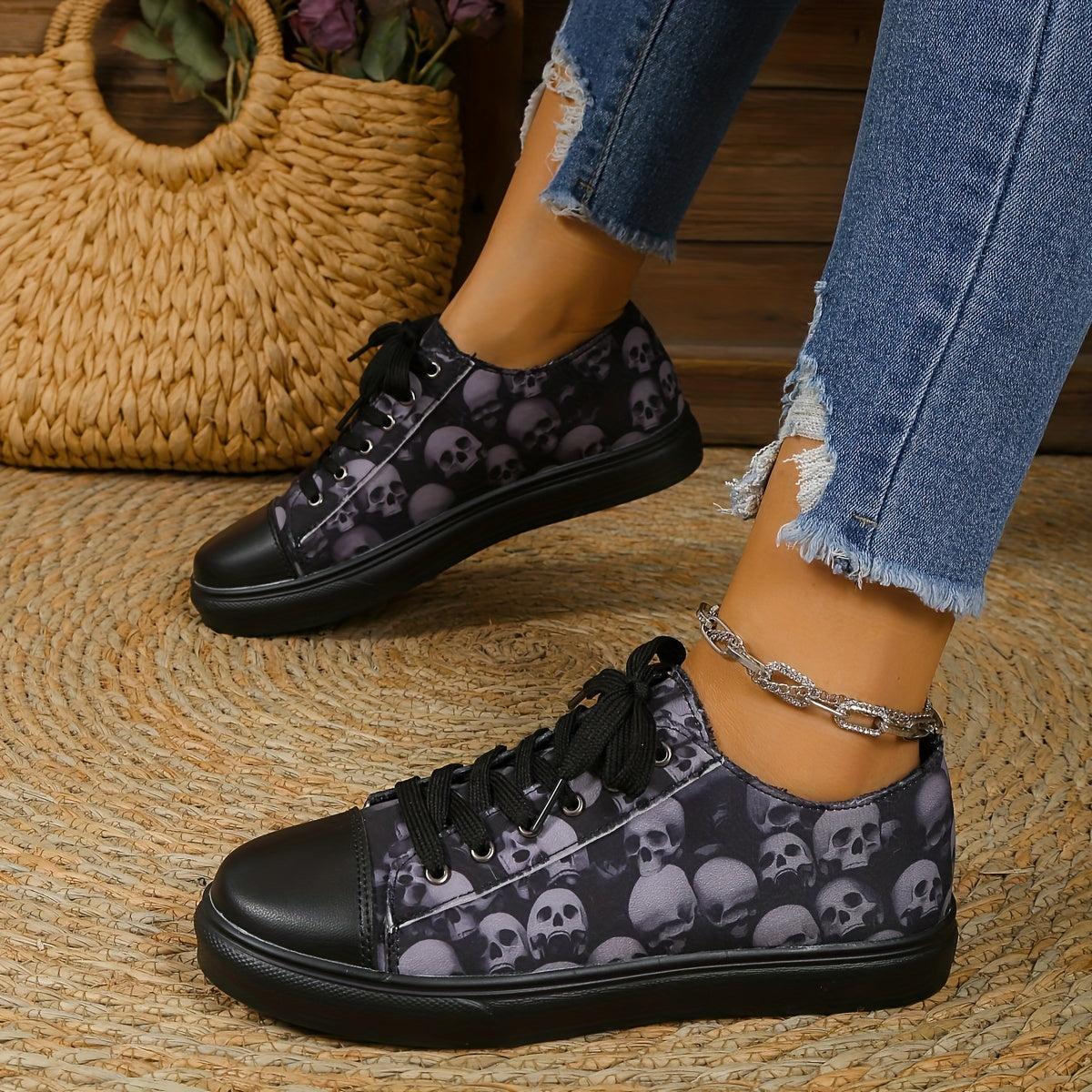 Women's Skull Pattern Flat Sneakers Lace Up Lightweight Canvas Shoes
