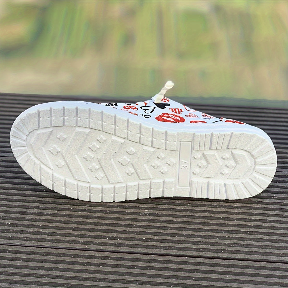 Love Pattern Lace-up Skate Shoes for Women