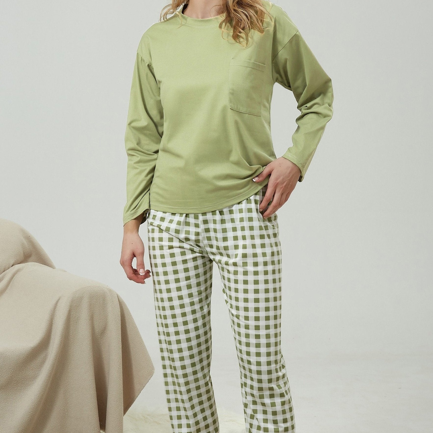 Plaid Print Long Pajamas Set Crew Neck Top & Comfortable Pant