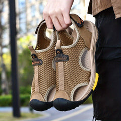 Men's Closed Toe Anti Collision Sandals Wear Resistant Non Slip Beach Shoes