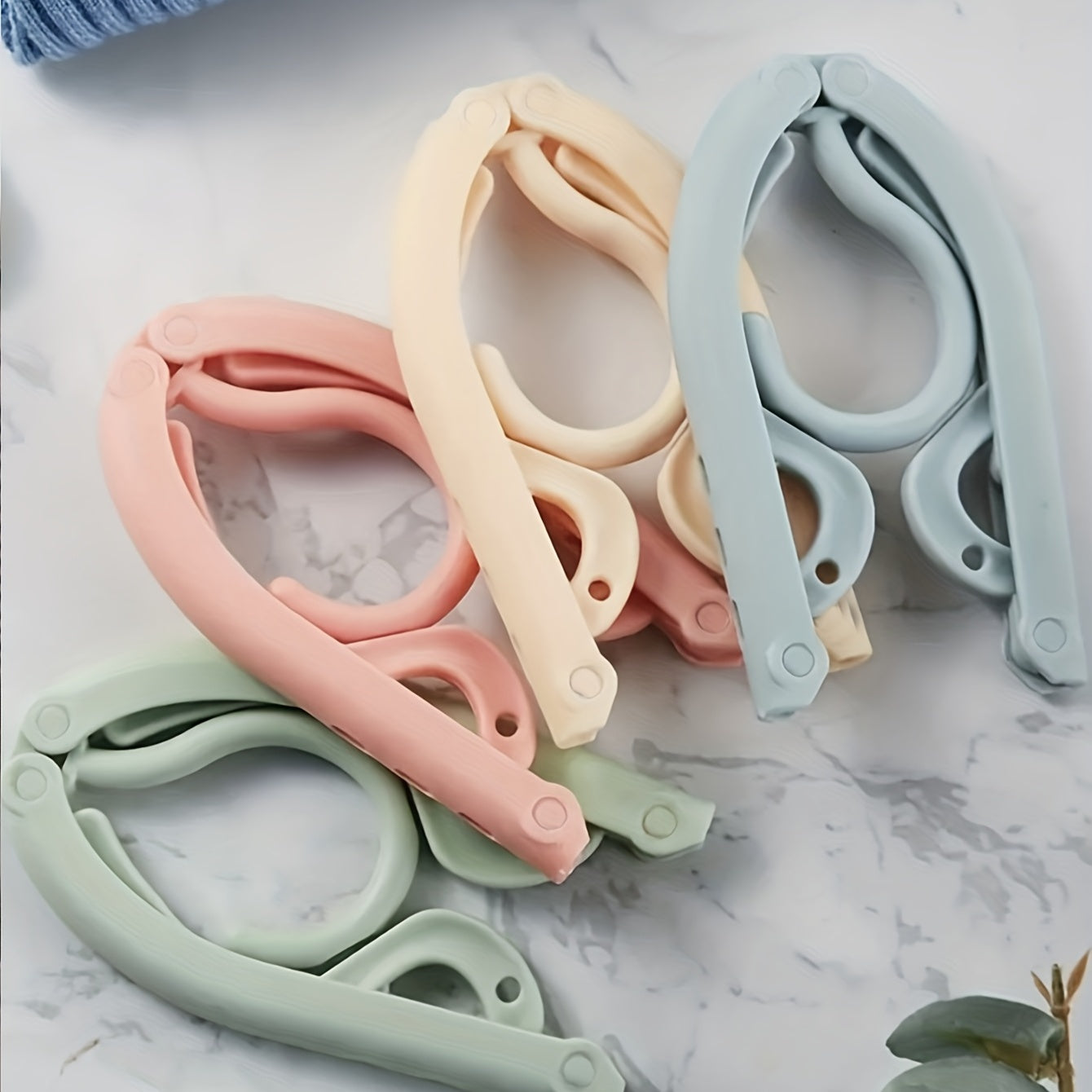 4pcs Folding Clothes Hanger Portable Non-slip Clothes Rack