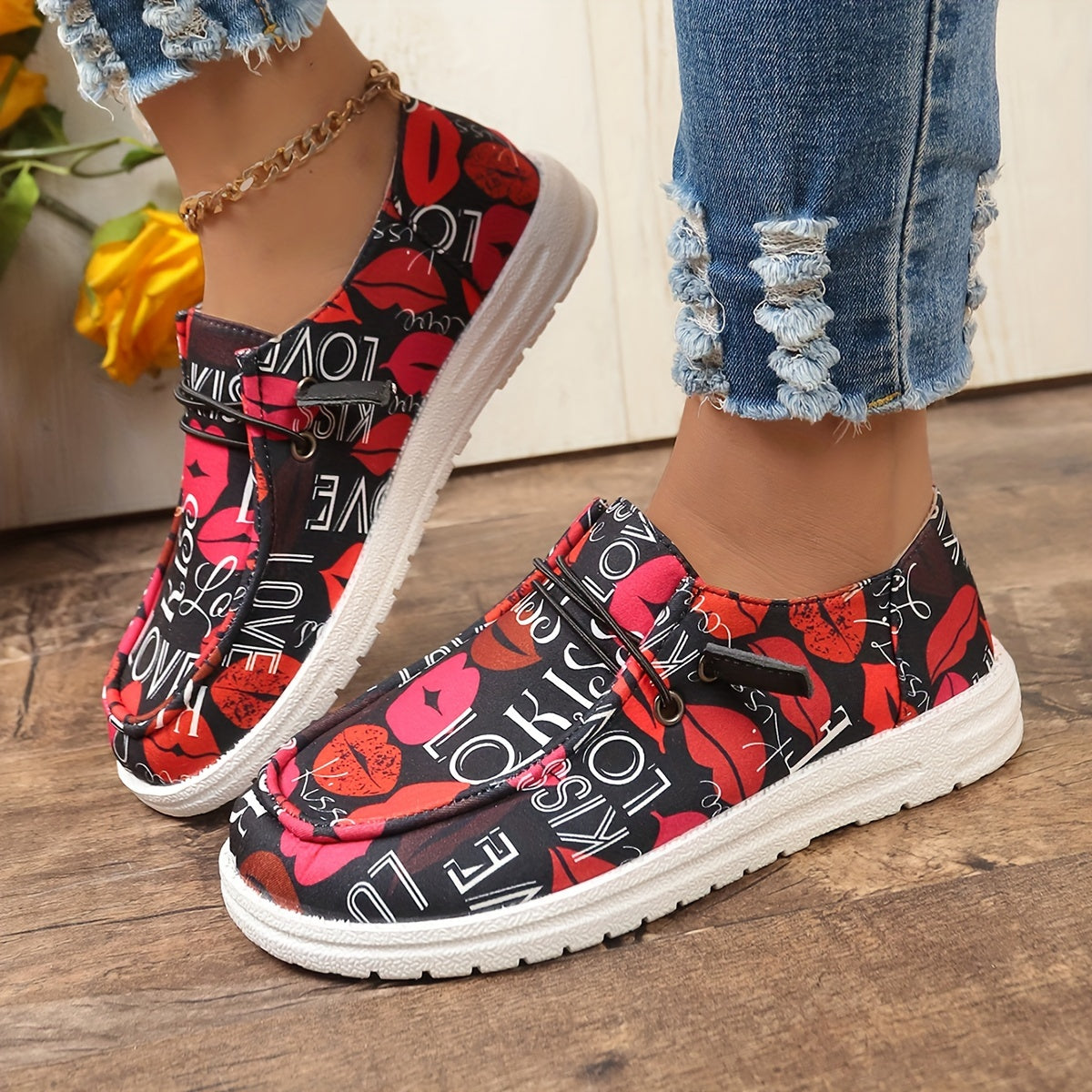 Women's Letter & Heart Pattern Skate Shoes