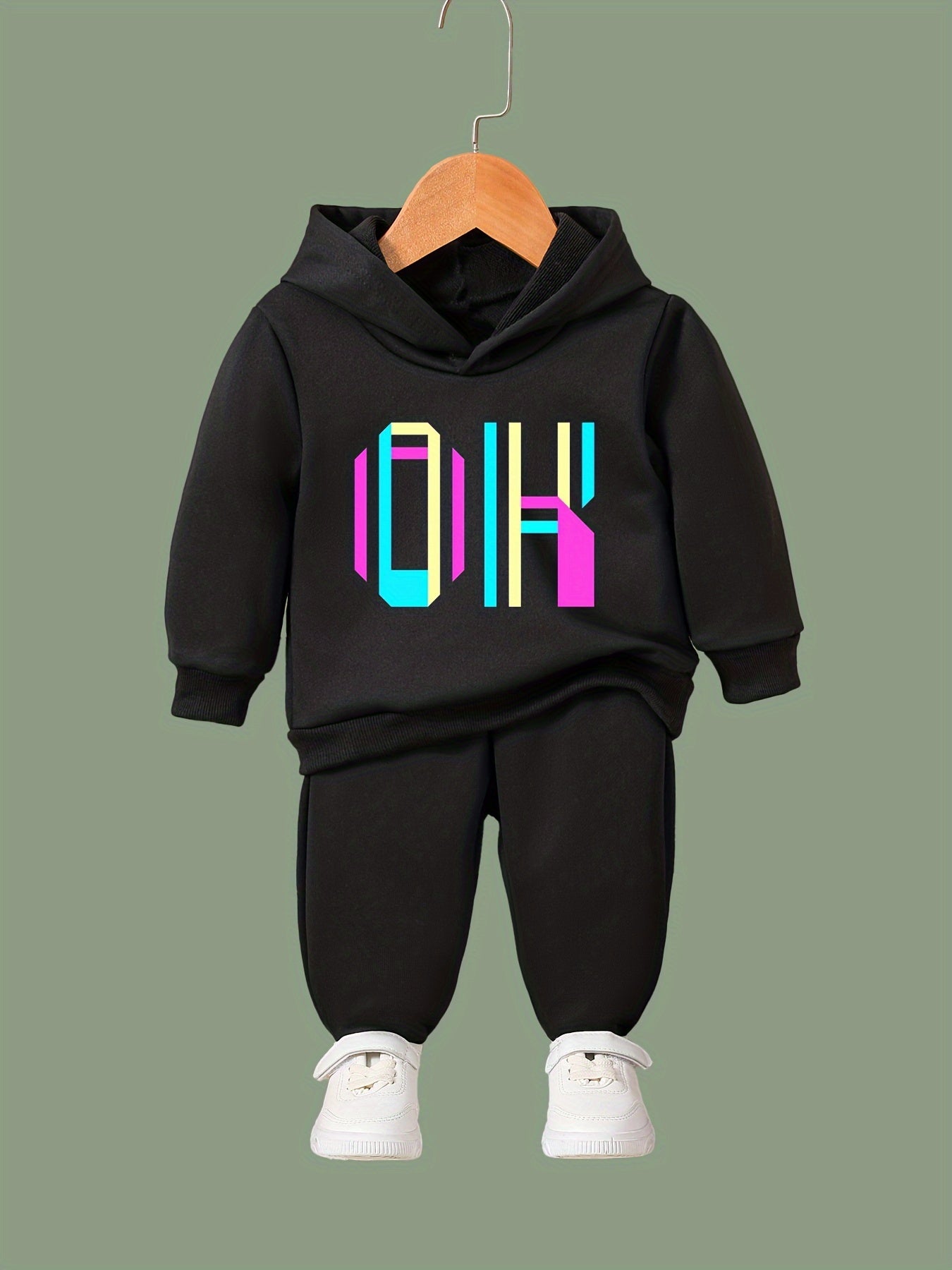 Girls 2pc Alphabets Crew Neck Sweatshirt & Solid Sweatpants Set