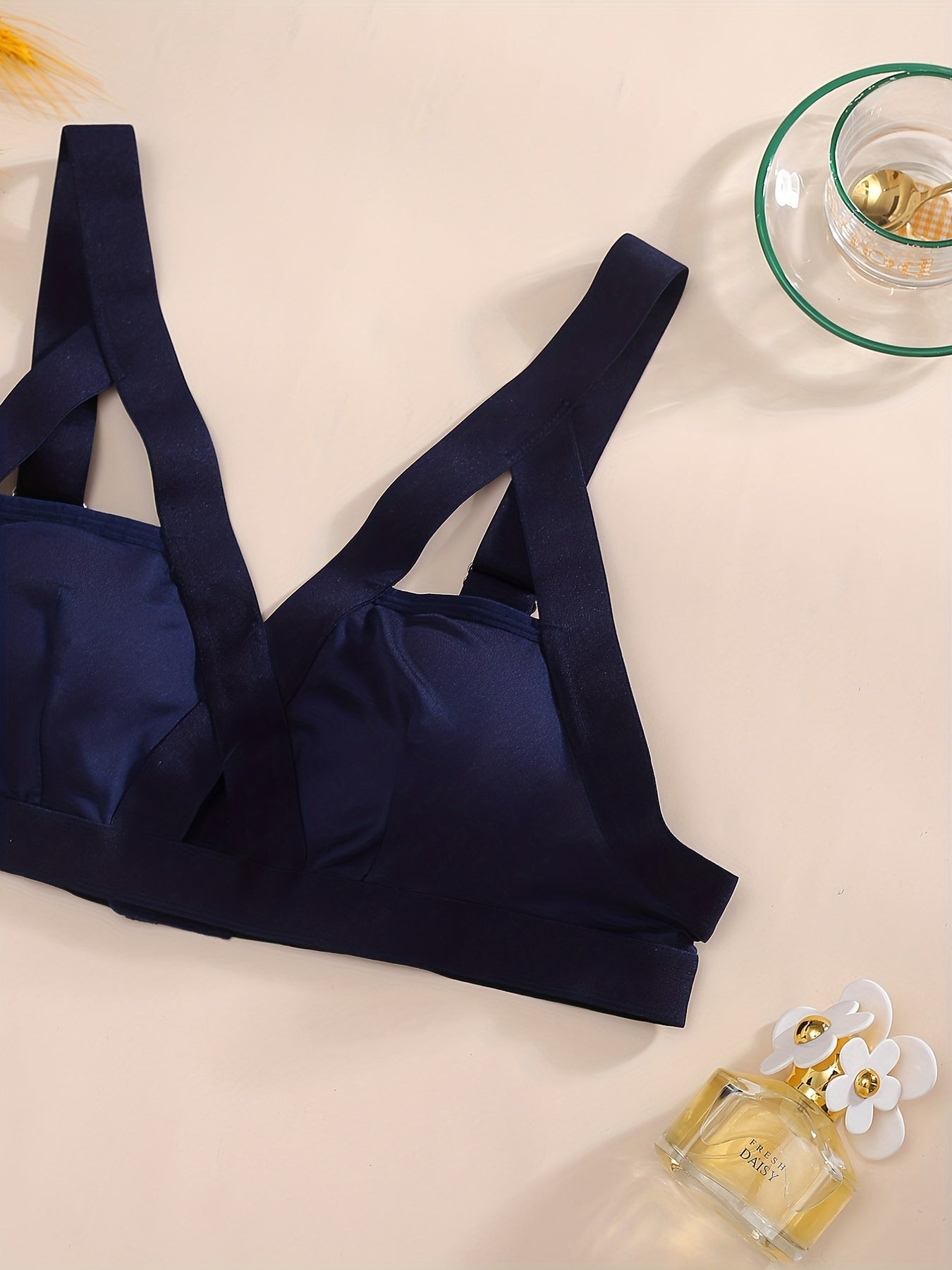 Colorblock Cut Out Slight Stretch Buckle Bra
