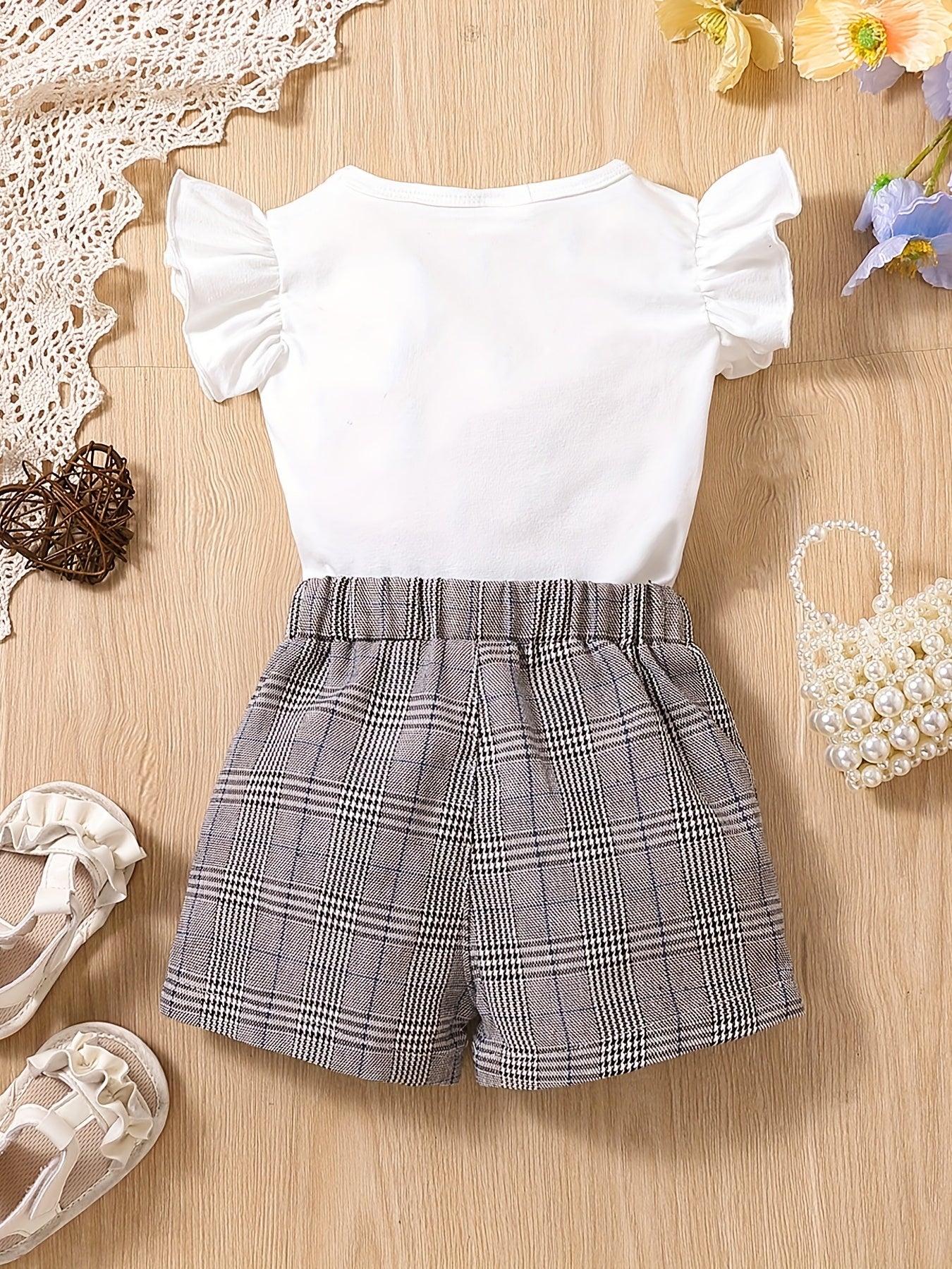2pcs Baby Girls Graphic Print Ruffle Sleeve T-shirt & Plaid Bow Shorts Set