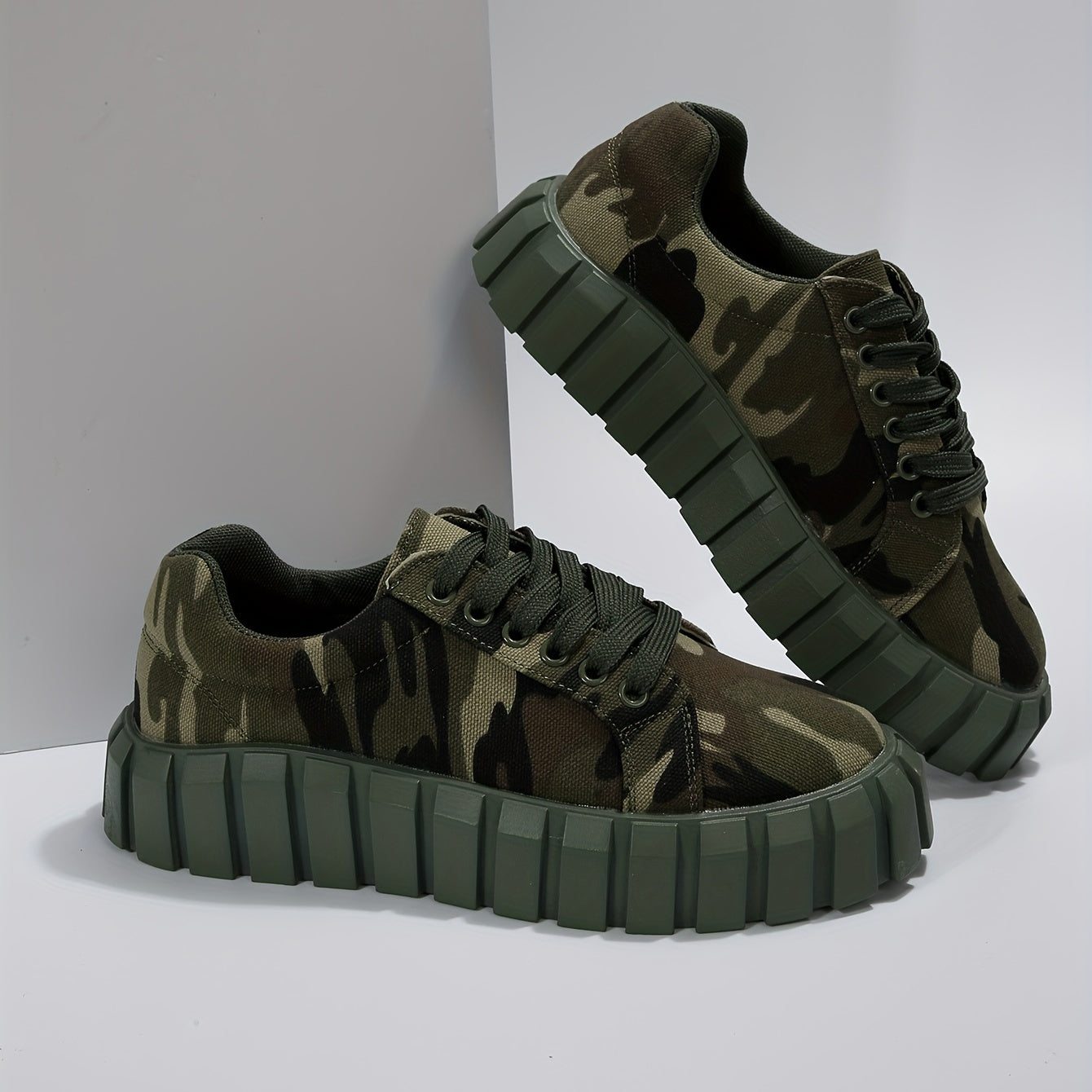 Women's Camo Flatform Sneakers Lace Up Low Round Toe Biscuit Bottom Shoes