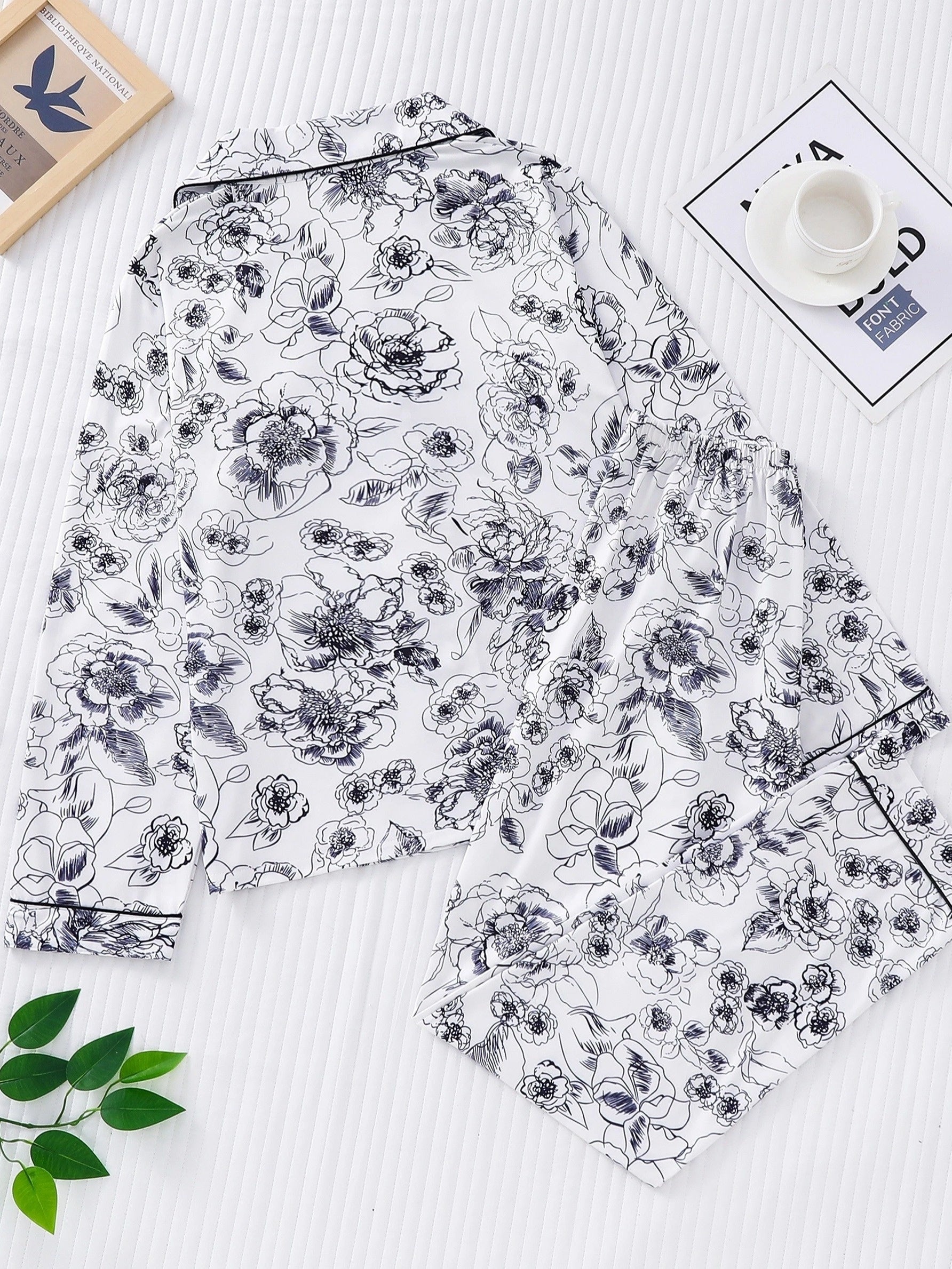 Heart Print Pajama Set Long Sleeve Buttons Top & Elastic Waistband Pants Women's