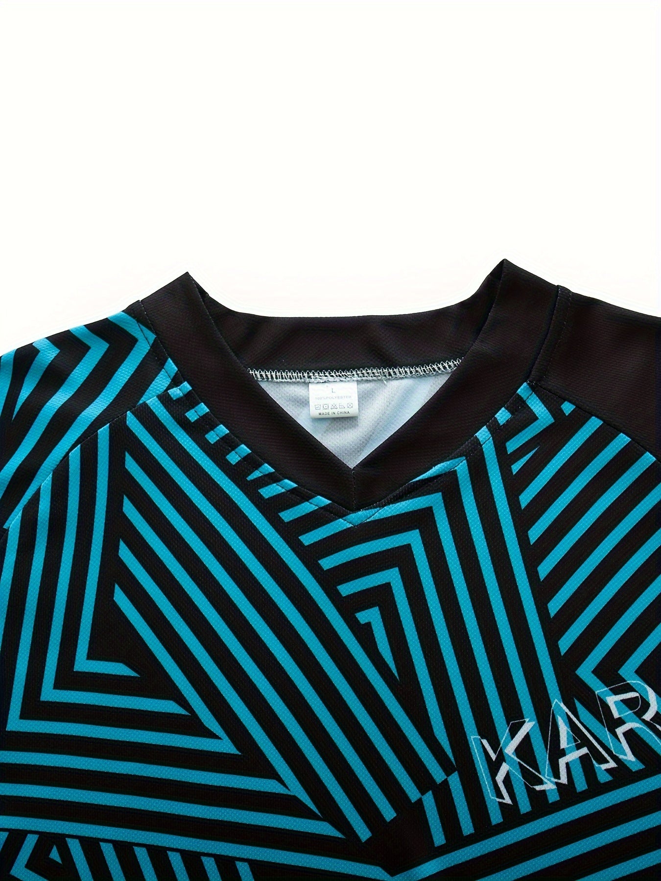 Men's Geometric Pattern V Neck Tee for Fall Spring