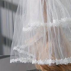 Short Lace Edge Bridal Wedding Veil With Comb
