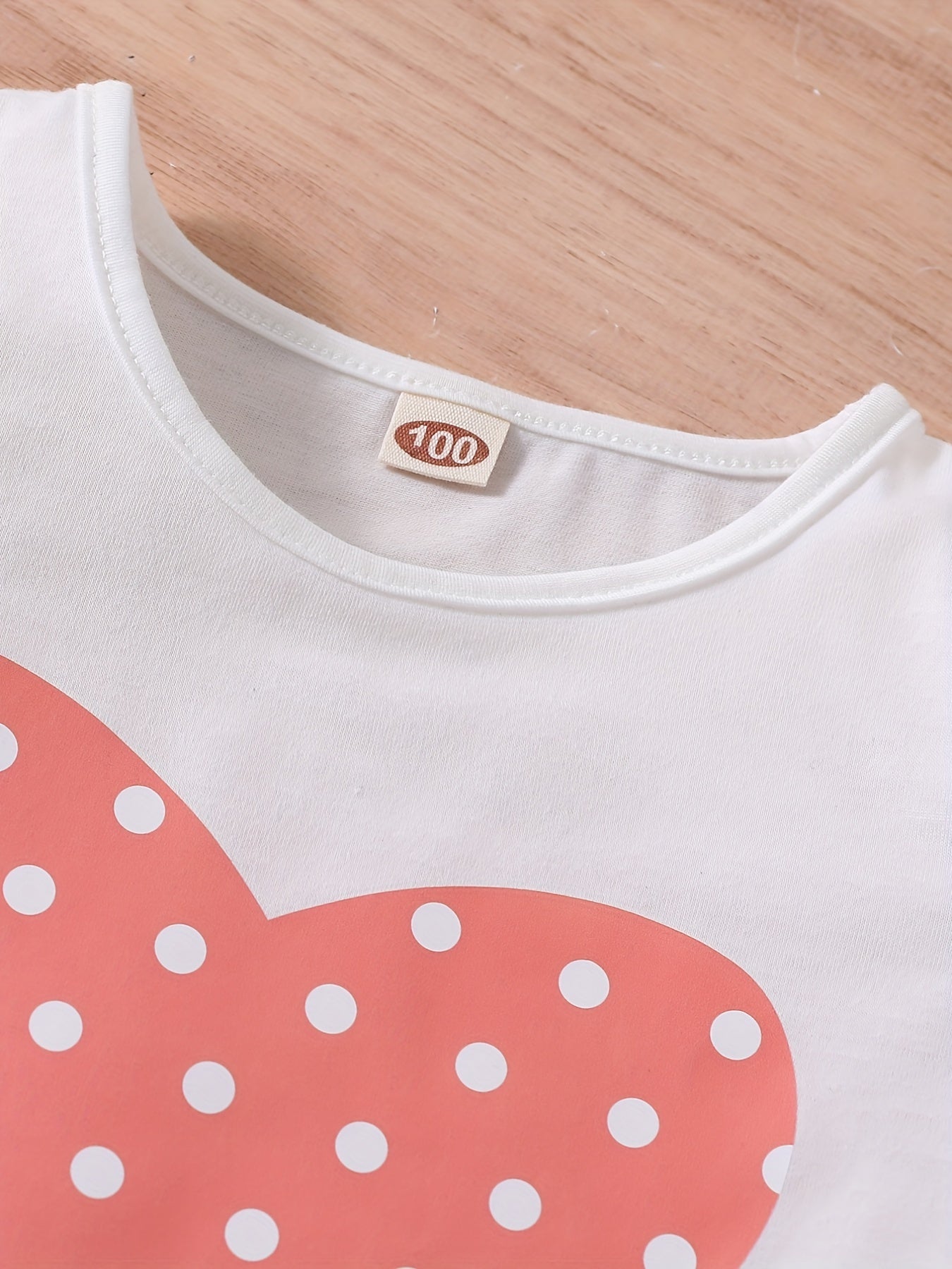 2pcs Toddler Girls Heart Graphic Ruffle Trim T Shirt Top & Shorts Set