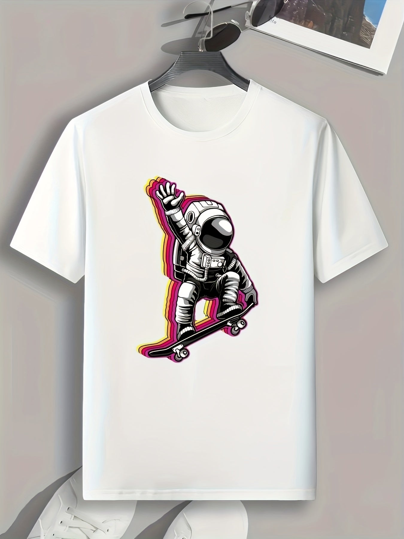 Astronaut Print Men's Graphic T-shirt for Summer