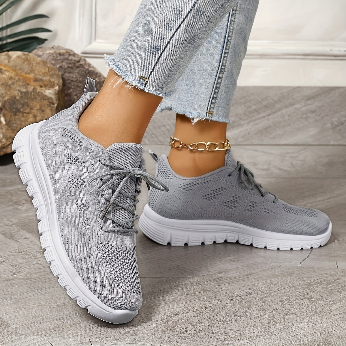 Solid Mesh Breathable Flying Woven Shoes Lightweight