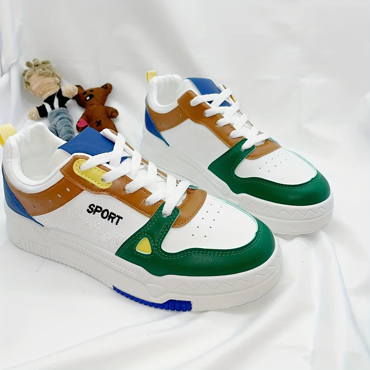 Women's Platform Skate Shoes Low Top Lace-Up Sneakers