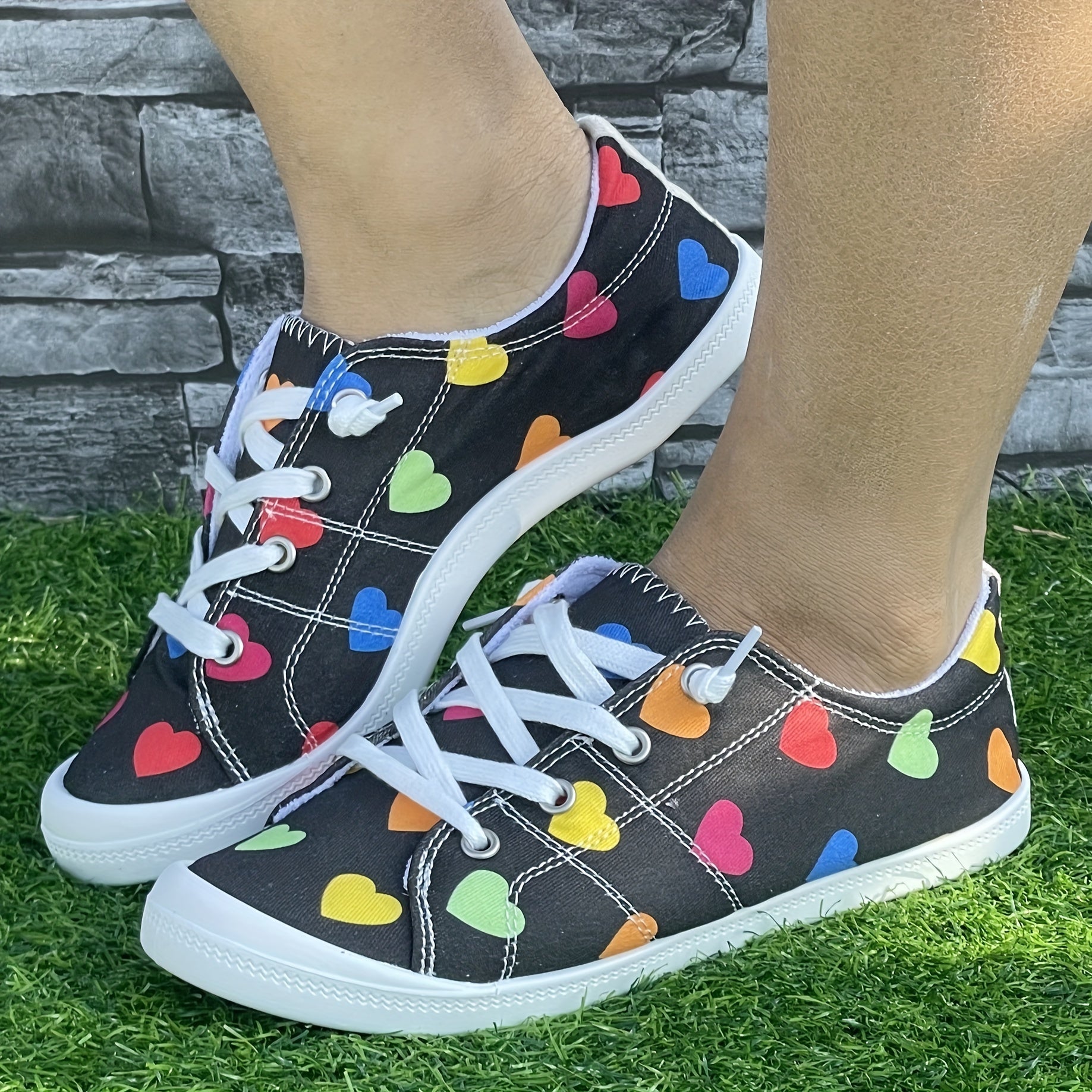 Colorful Heart Print Breathable Skate Shoes Casual Flat Canvas Sneakers
