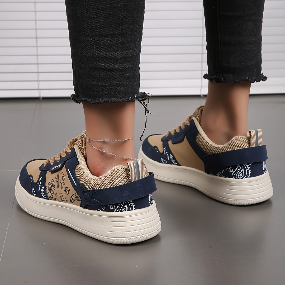 Retro Graphic Print Block Skate Shoes Flat Breathable Sneakers