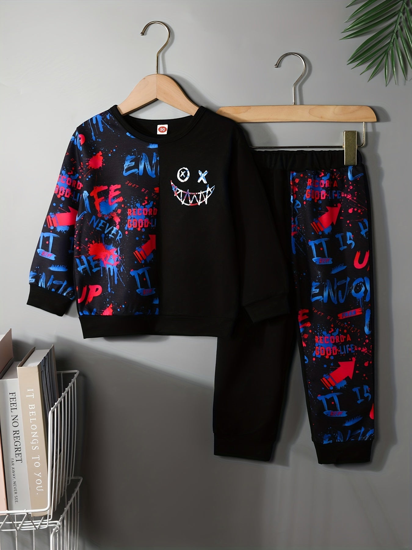 Boys 2pcs Sweatshirt & Pants Letter Graffiti Print Crew Neck Pullover Top