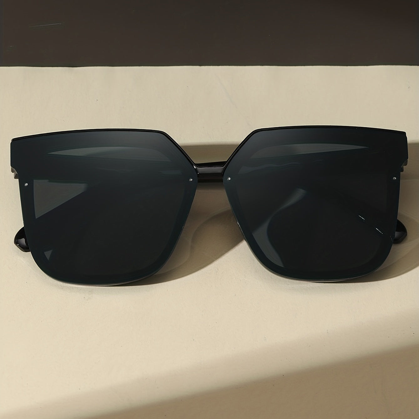 Large Square Sunglasses Rivet Anti Glare UV400 Sun Shades for Driving