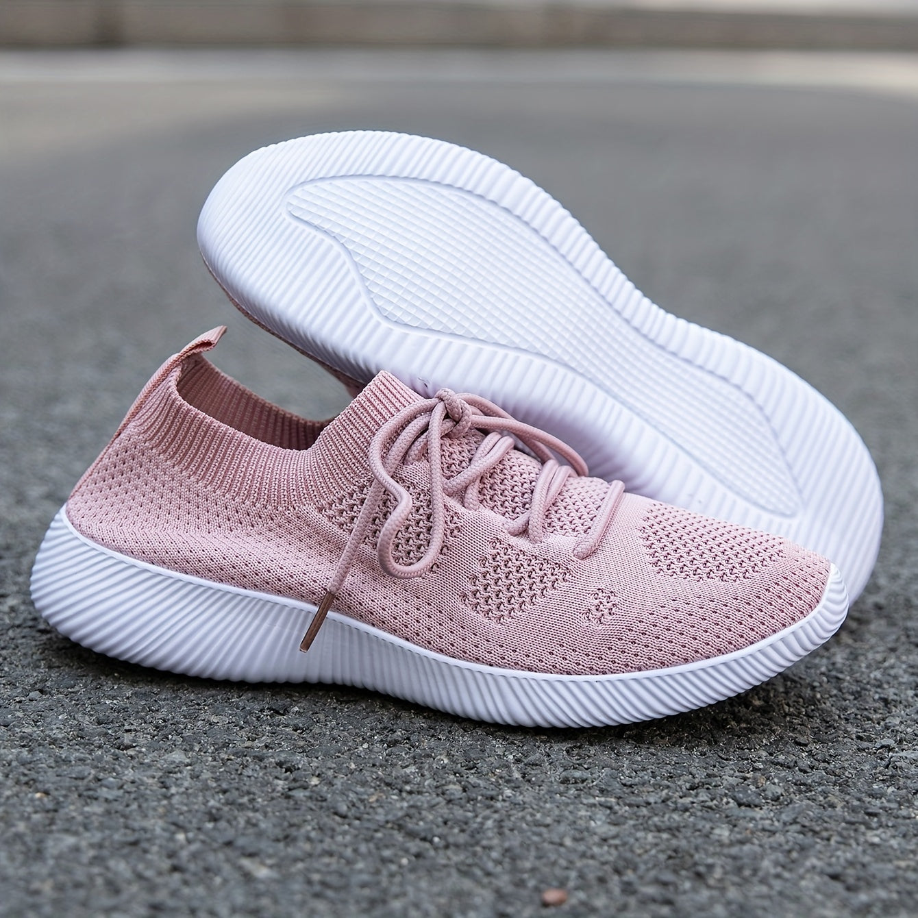 Women's Mesh Sneakers Lightweight Running Shoes Lace Up Outdoor Shoes