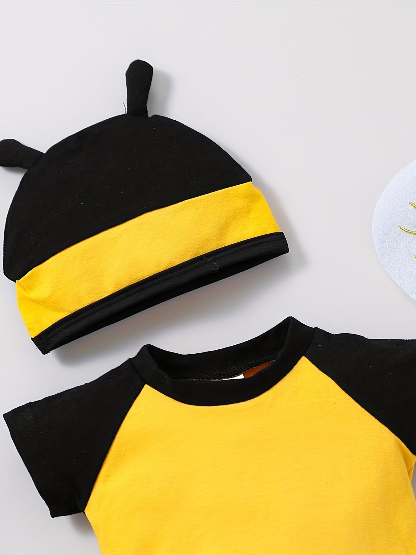 2pcs Baby Block Short Sleeve Onesie & Hat Bee Costume Set Clothes