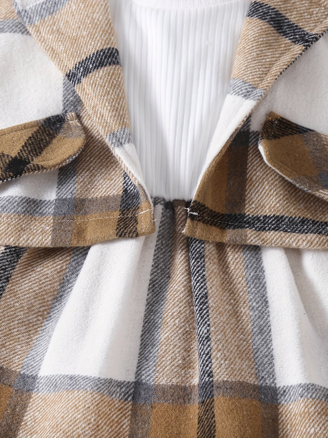 Stylish Plaid Outfit with Long Sleeve Coat