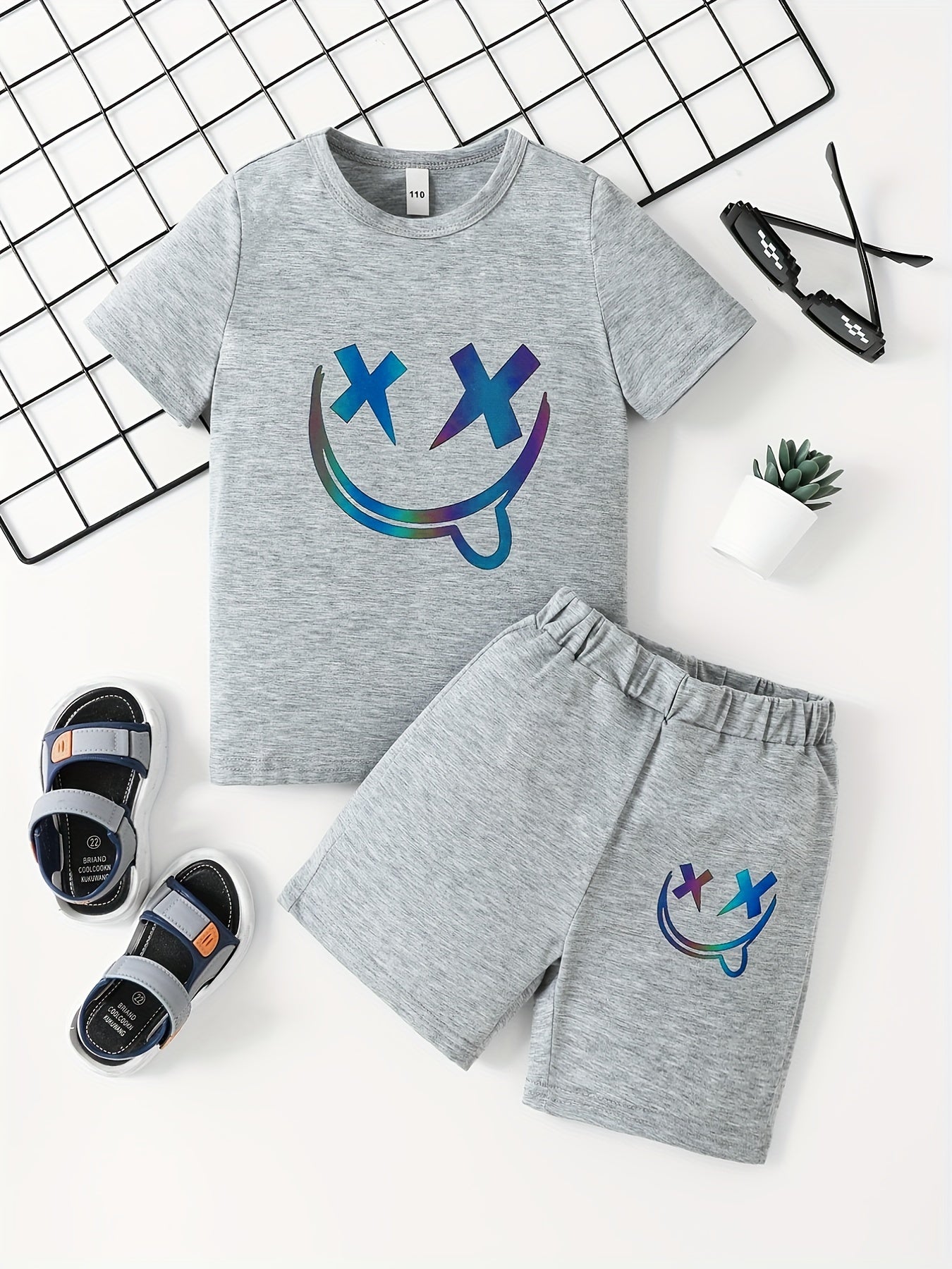 2pcs Boys Smiley Face Print Tee & Shorts Set Kids Summer Outfit