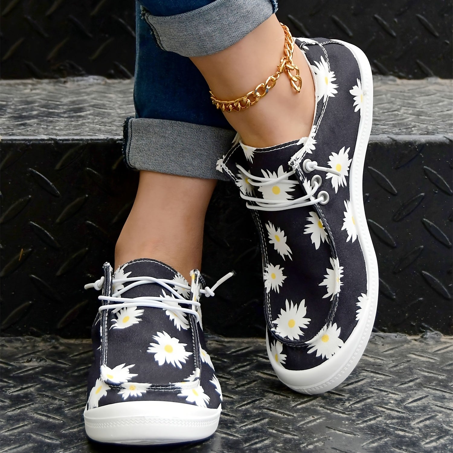 Daisy Print Canvas Low Top Lace Up Casual Shoes