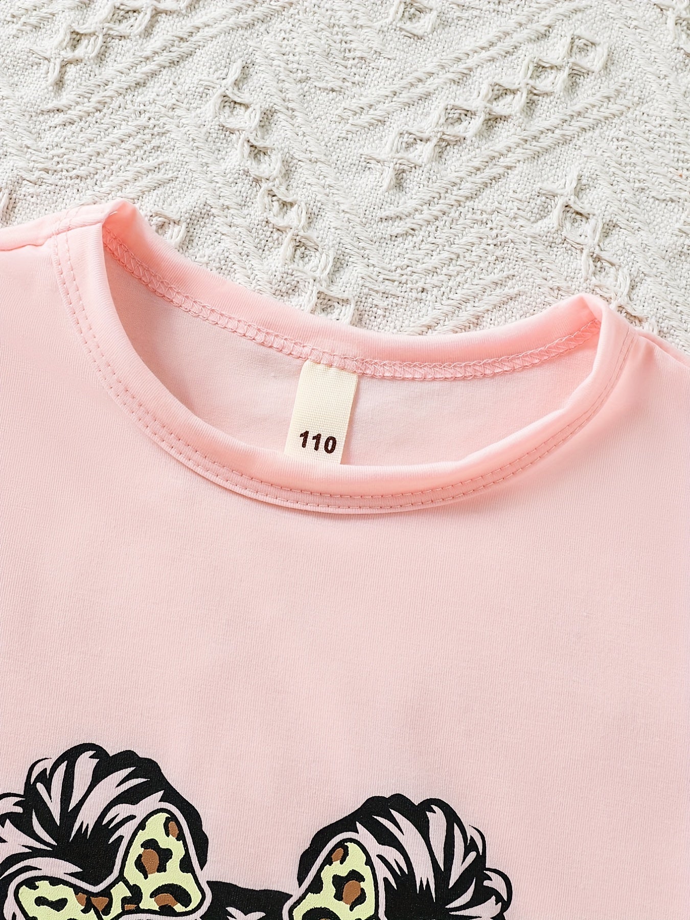 2pcs Girls Figure & Letter Graphic T Shirts & Shorts Set