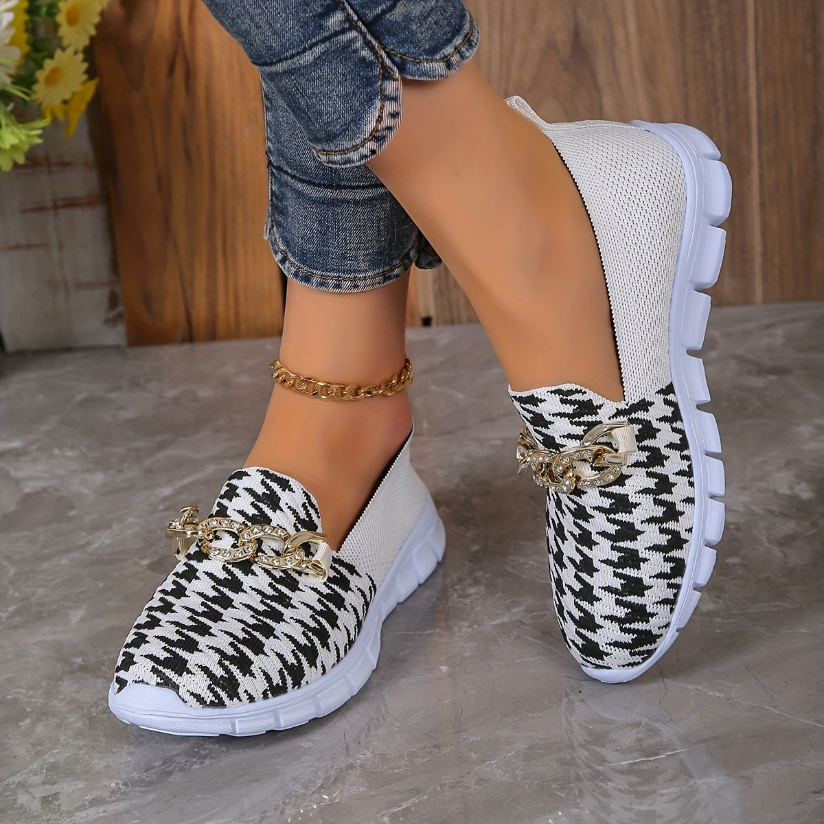 Women's Chain Decor Sneakers Breathable Slip On Shoes
