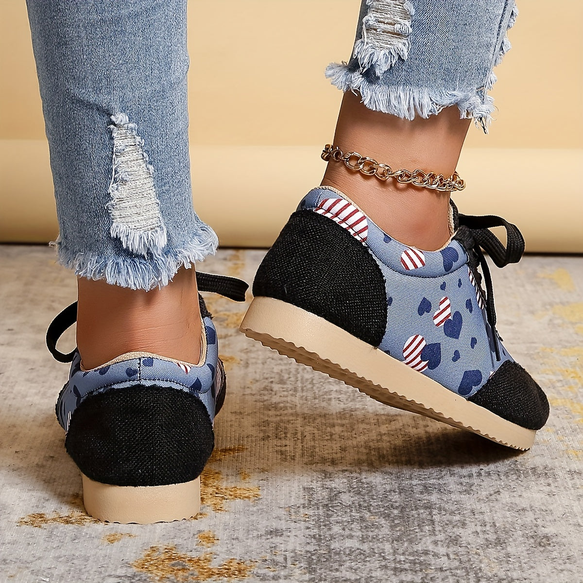 Heart Print Sneakers Lace Up Low Top Shoes Lightweight Outdoor Walking