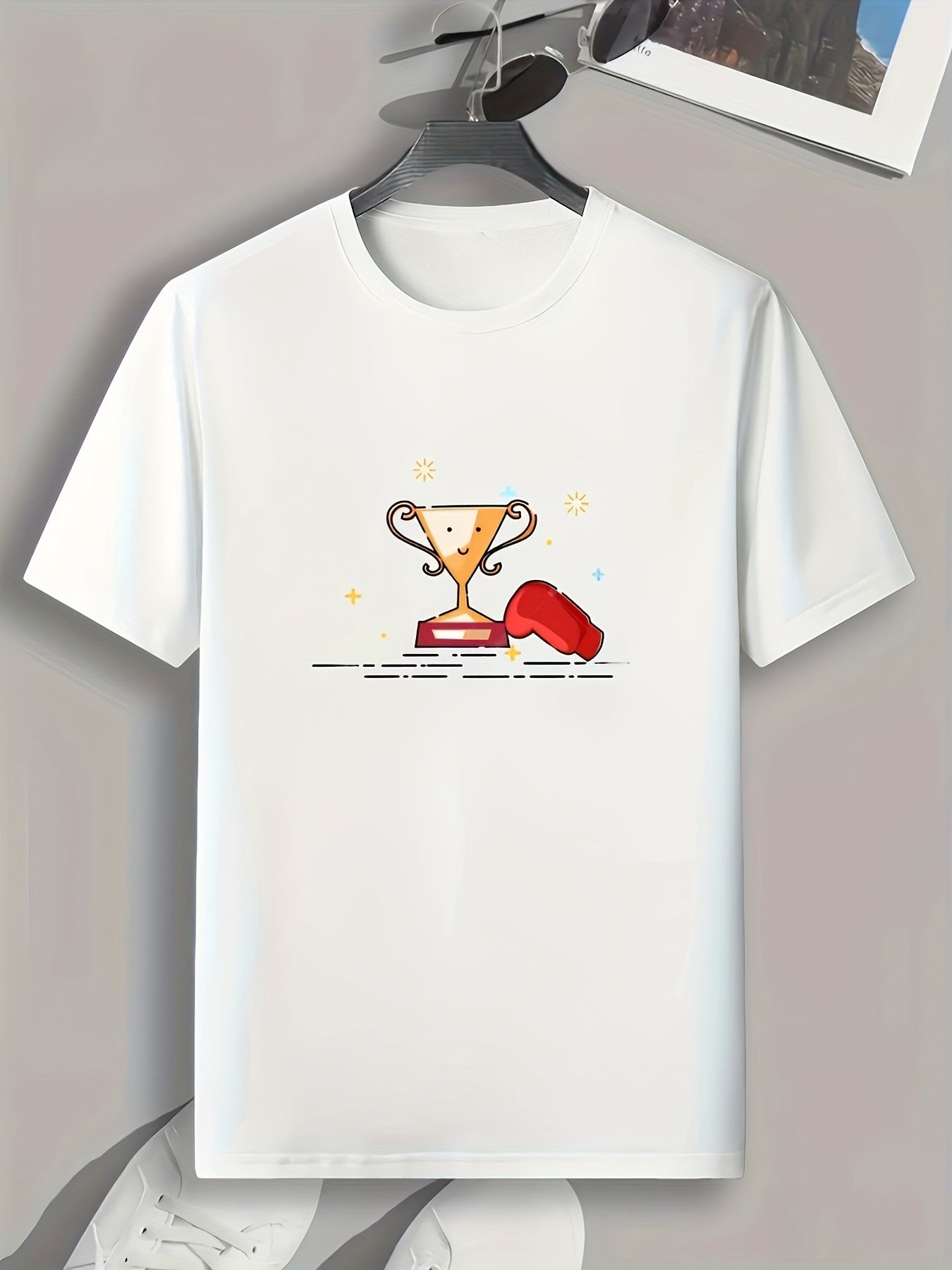 Trophy Pattern Print Men's Sports T-shirt