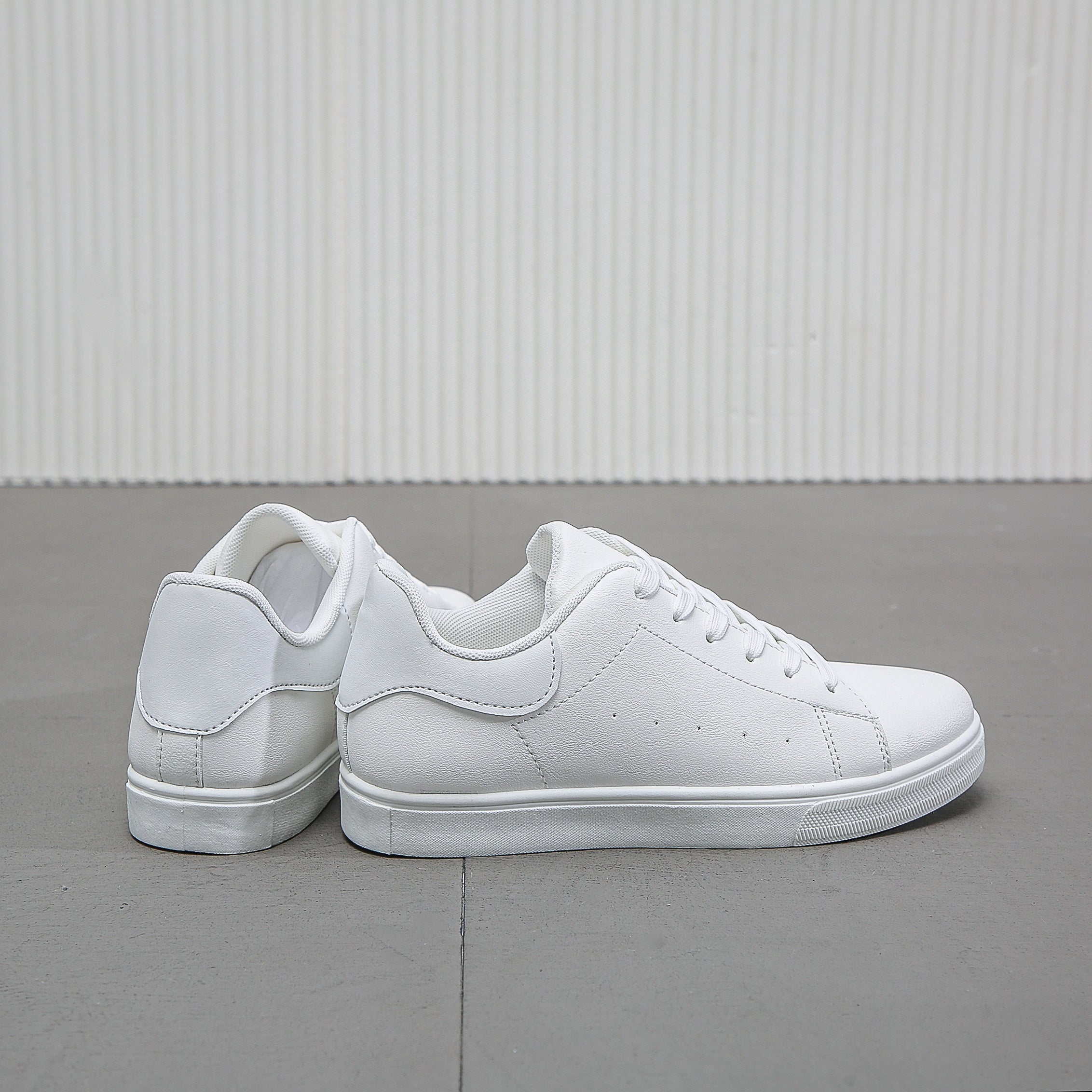 Women's Flat Lace-Up Walking Shoes Casual Faux Leather Sneakers