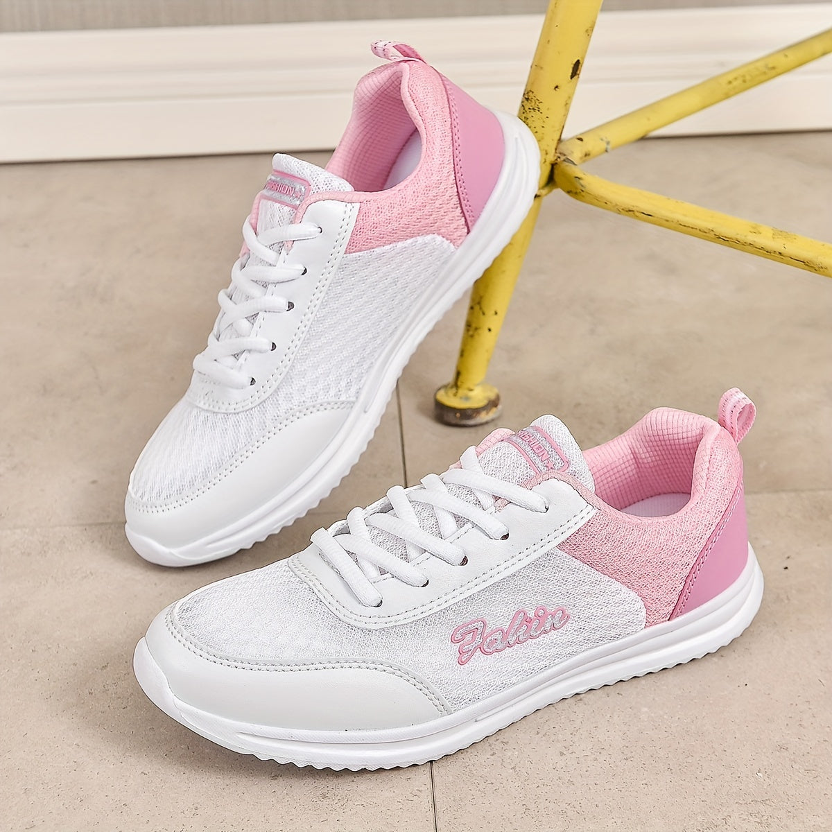 Women's Letter Decor Sneakers Lightweight Running Shoes