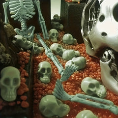 50pcs Halloween Mini Plastic Skull Head for Vase Filler & Decor